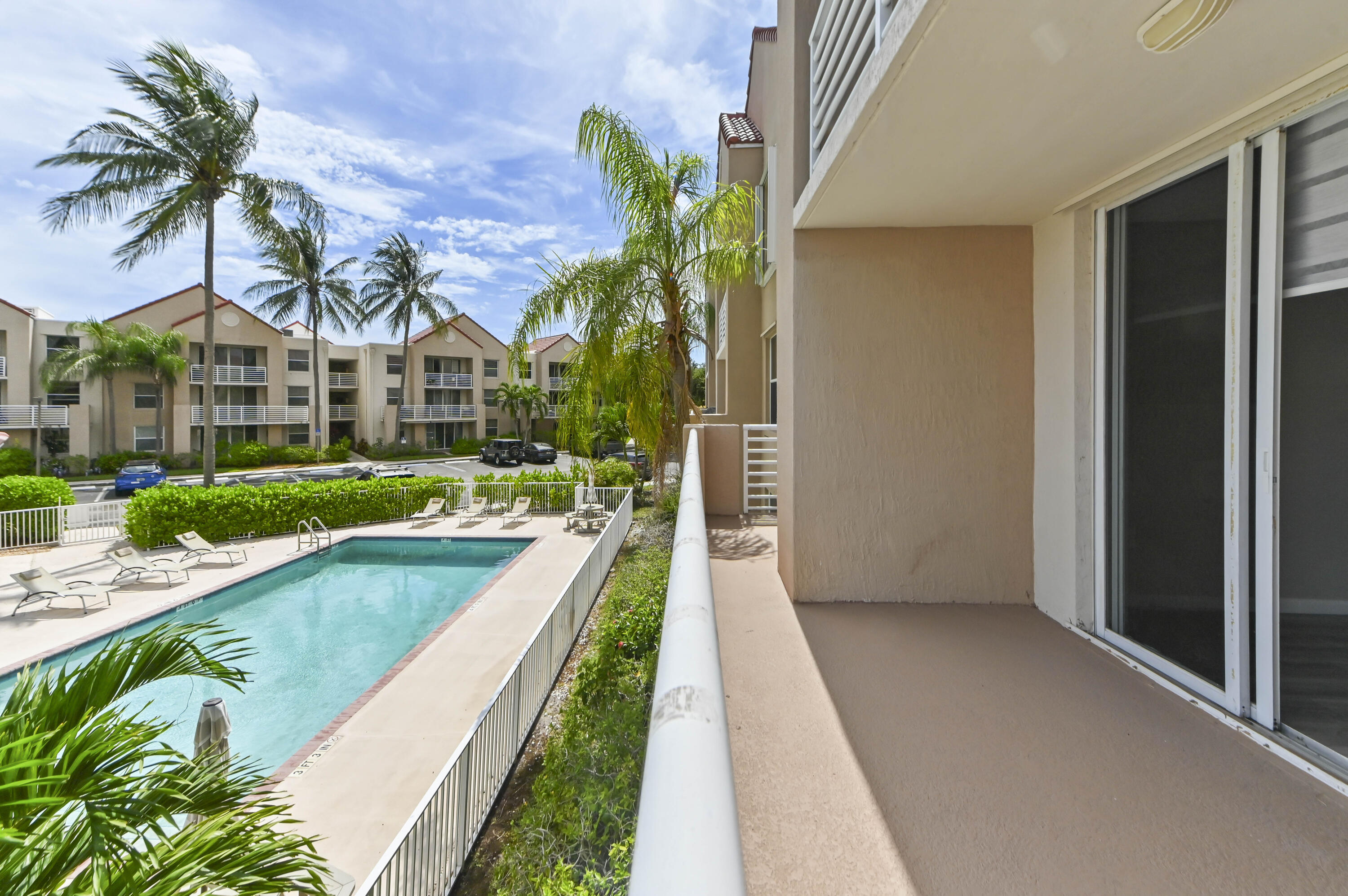 2711 Ocean Clb #207