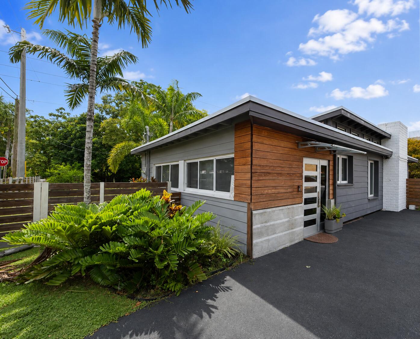 7830 SW 67th South Miami, FL 33143
