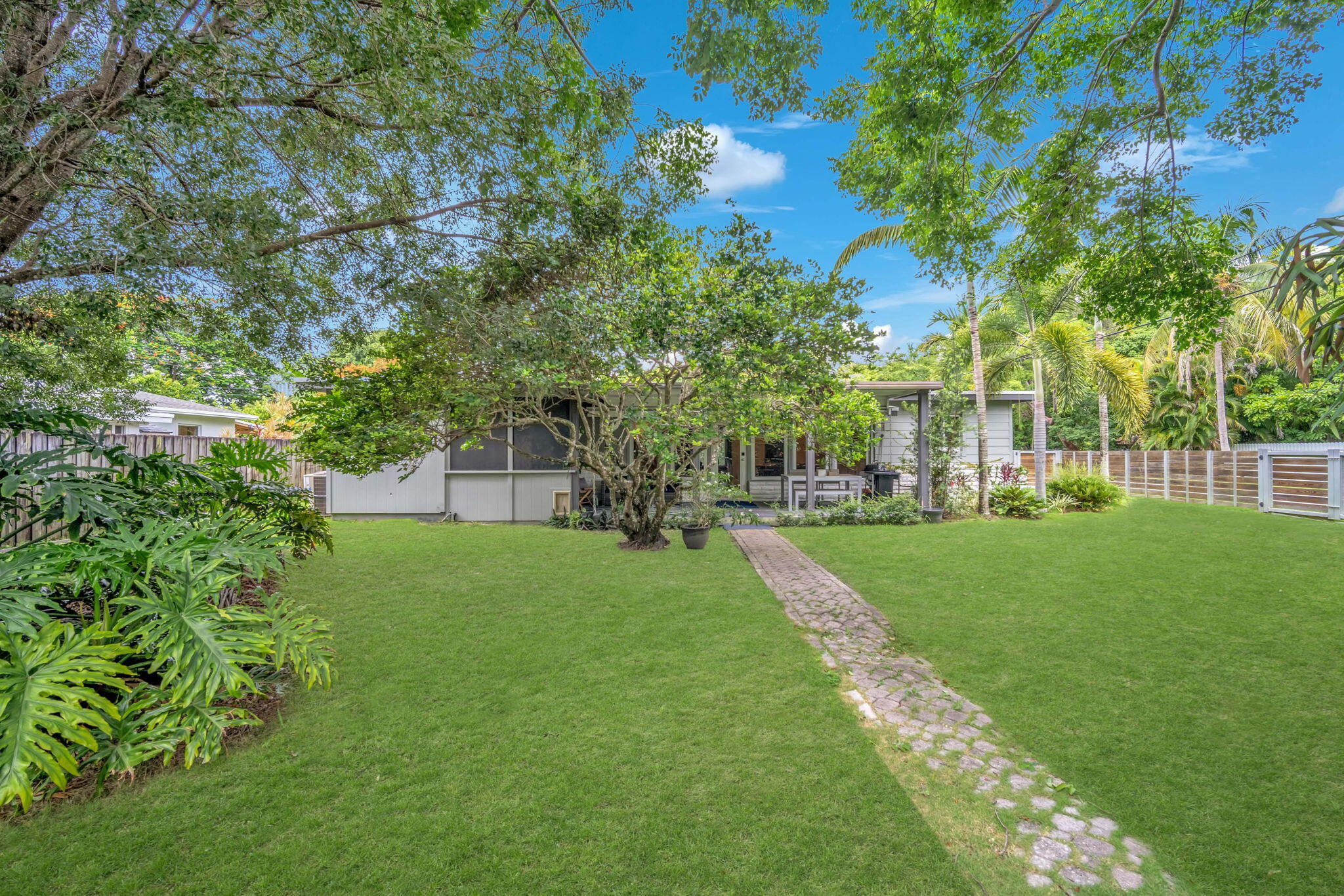 7830 SW 67th South Miami, FL 33143
