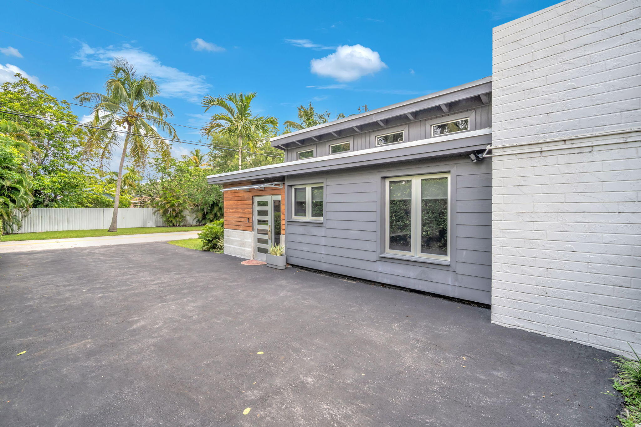 7830 SW 67th South Miami, FL 33143