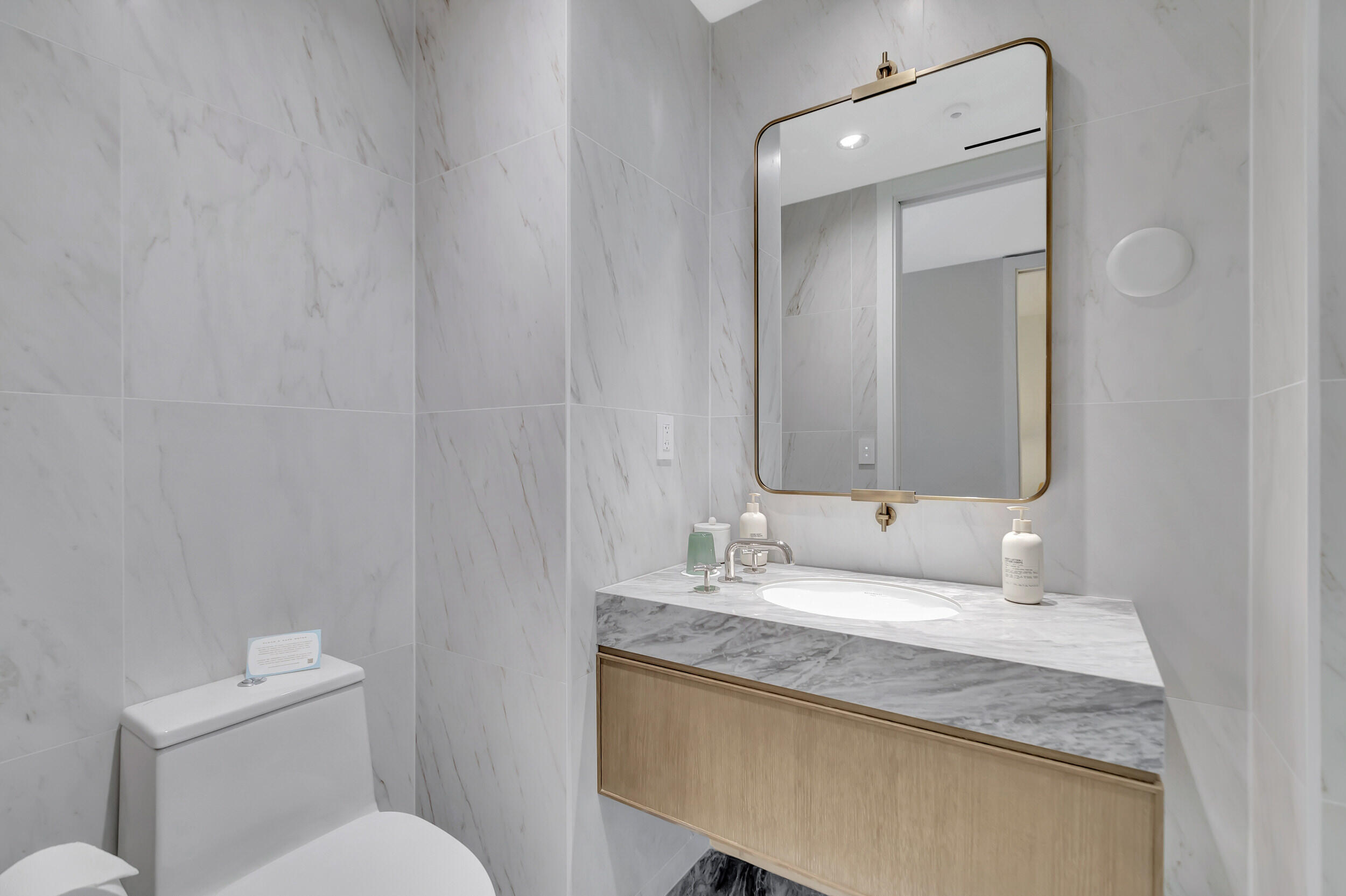 525 N Fort Lauderdale Bch Blvd #1707 Fort Lauderdale, FL 33304
