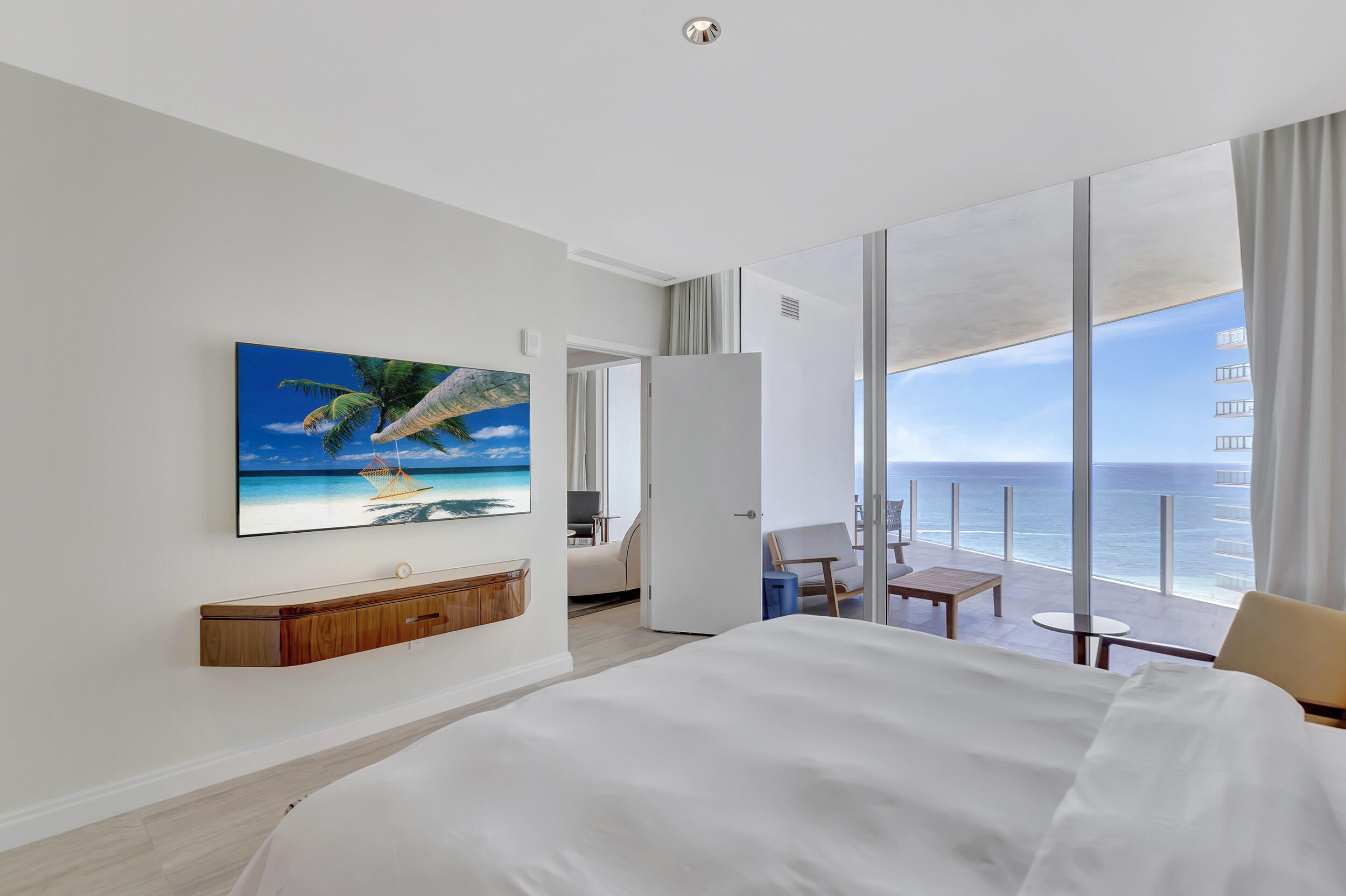 525 N Fort Lauderdale Bch Blvd #1707 Fort Lauderdale, FL 33304