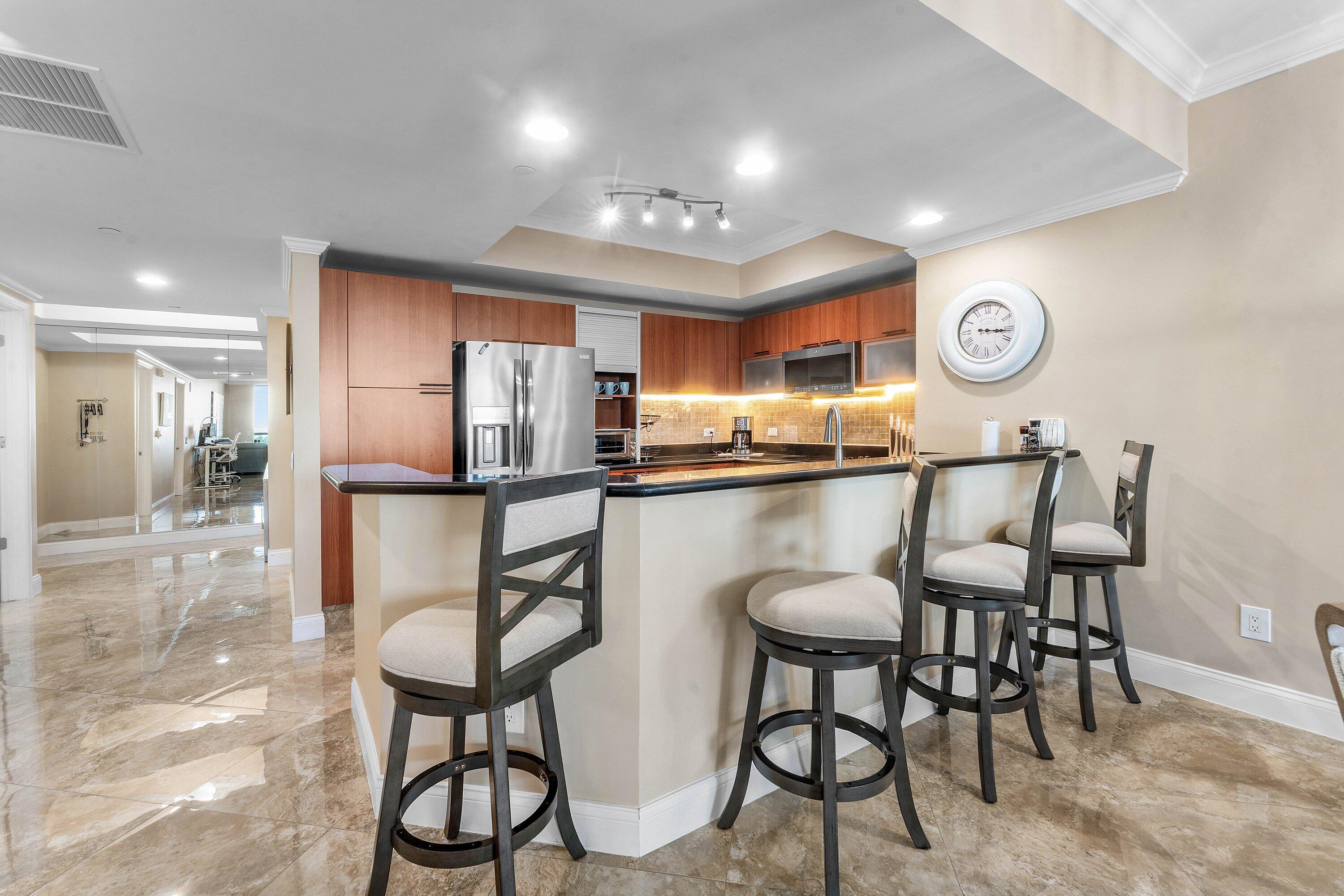 2640 Lake Shr Dr #1210 Riviera Beach, FL 33404