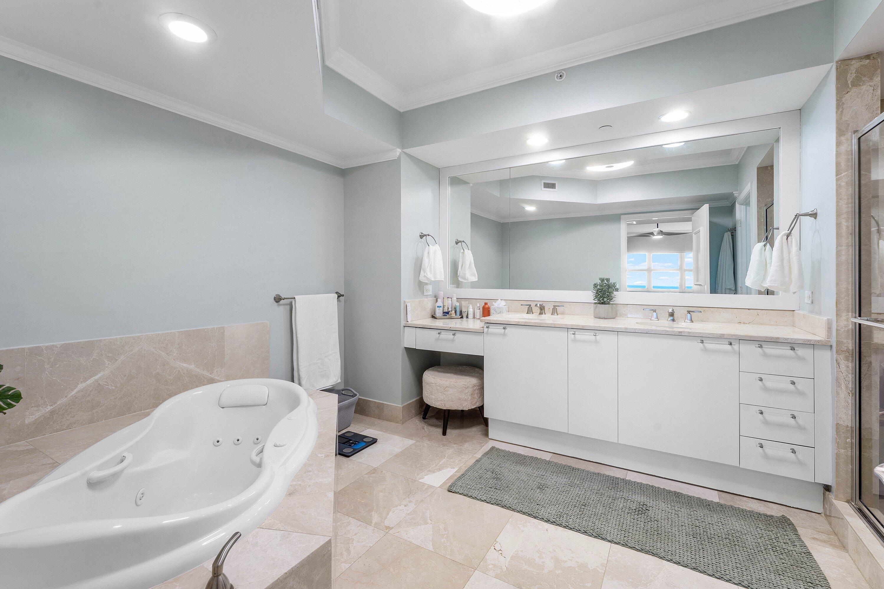 2640 Lake Shr Dr #1210 Riviera Beach, FL 33404
