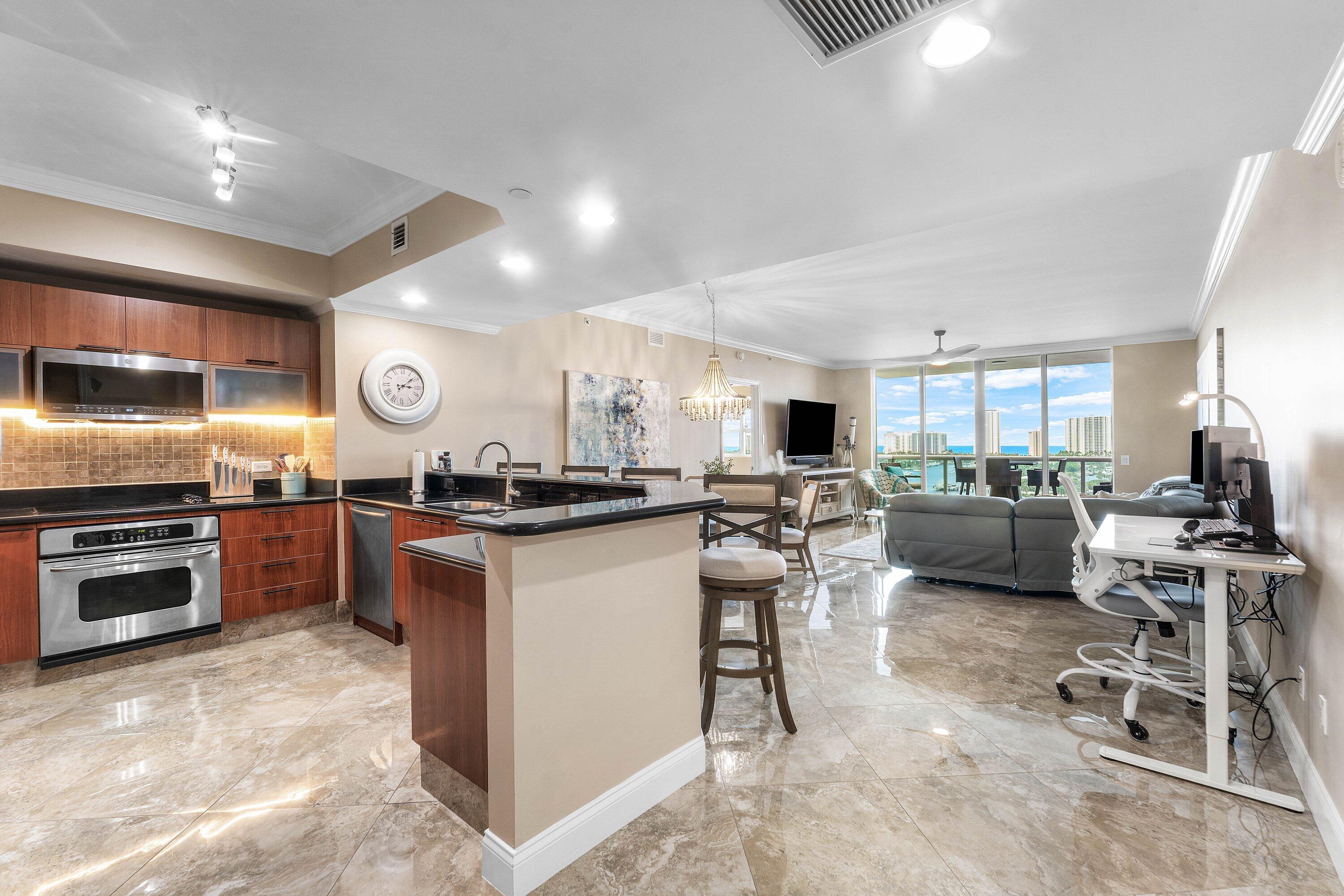 2640 Lake Shr Dr #1210 Riviera Beach, FL 33404