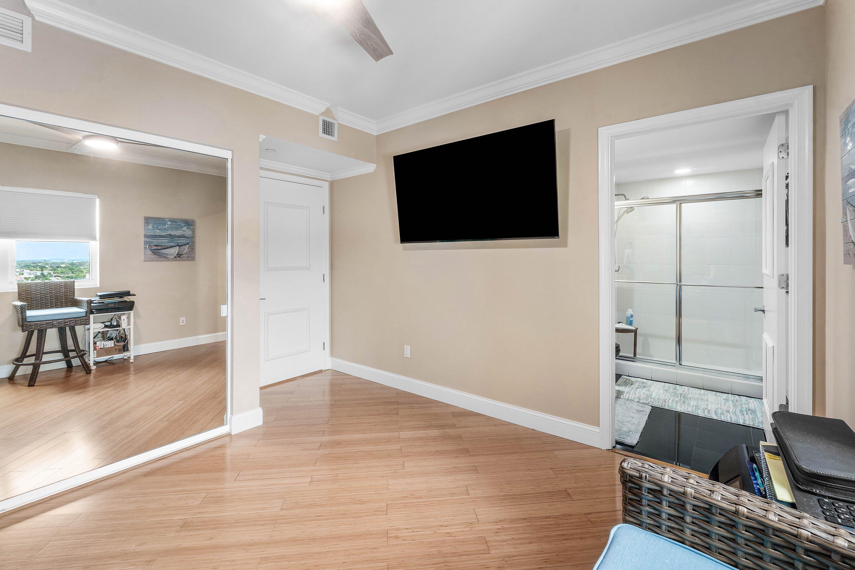 2640 Lake Shr Dr #1210 Riviera Beach, FL 33404