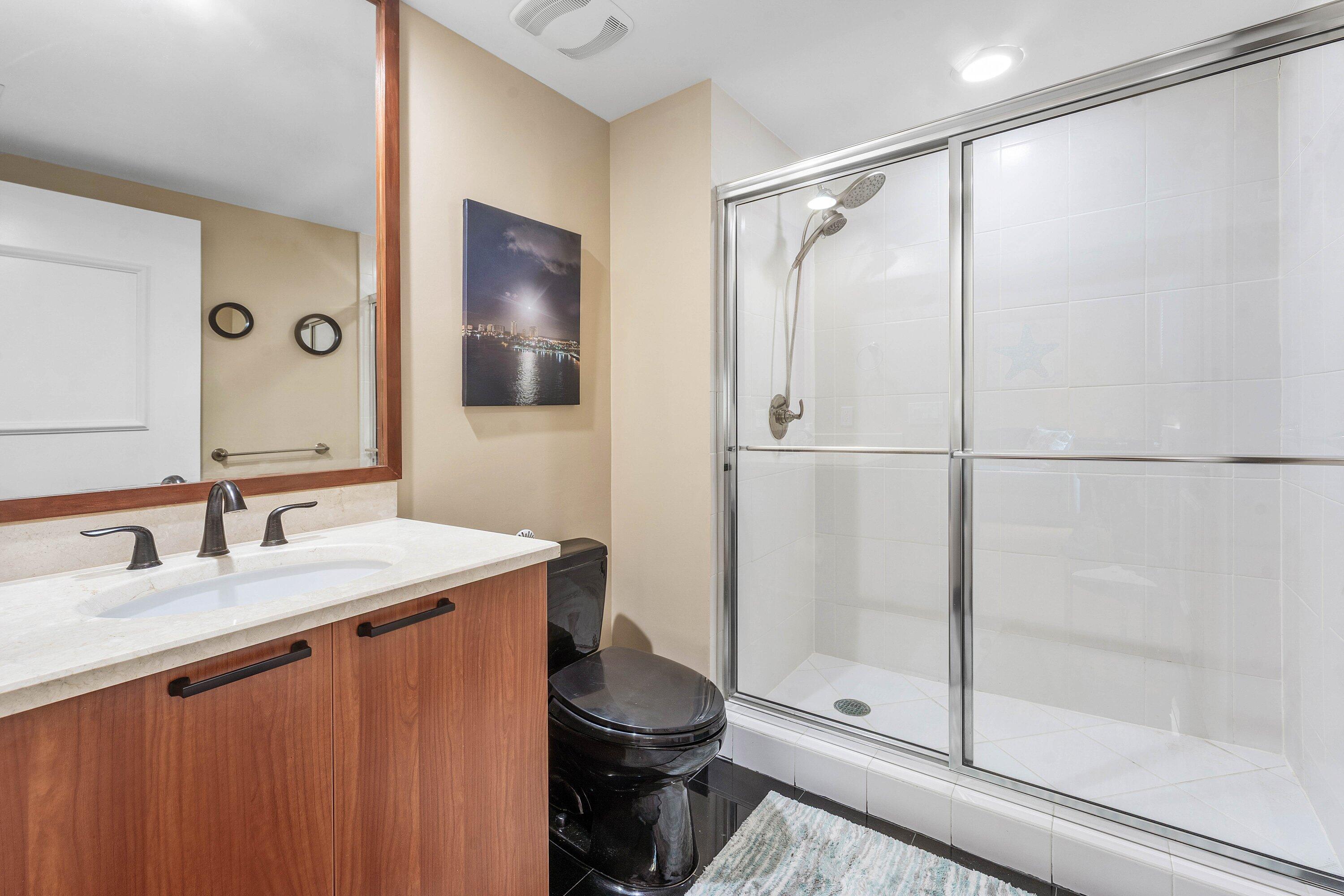 2640 Lake Shr Dr #1210 Riviera Beach, FL 33404