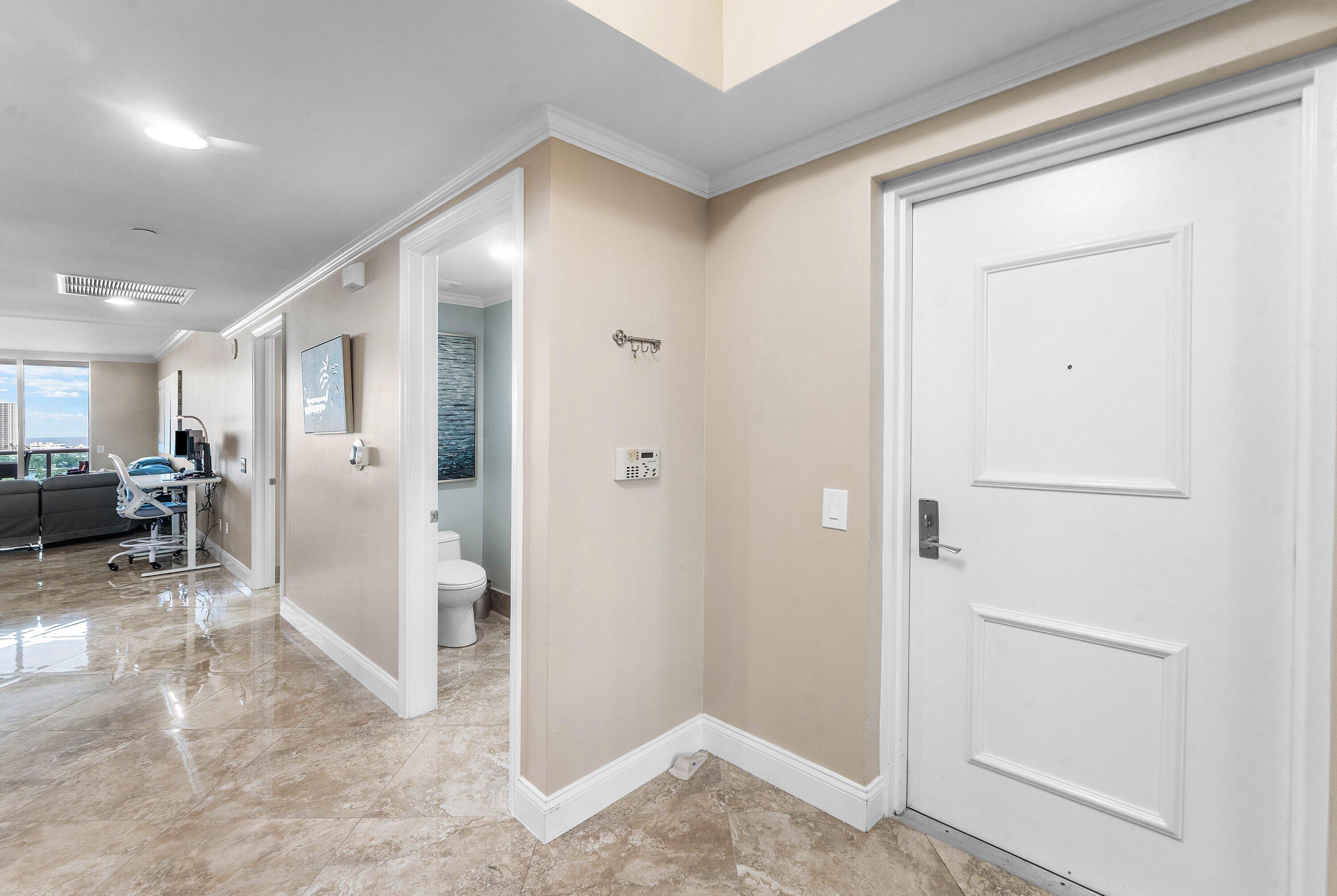 2640 Lake Shr Dr #1210 Riviera Beach, FL 33404
