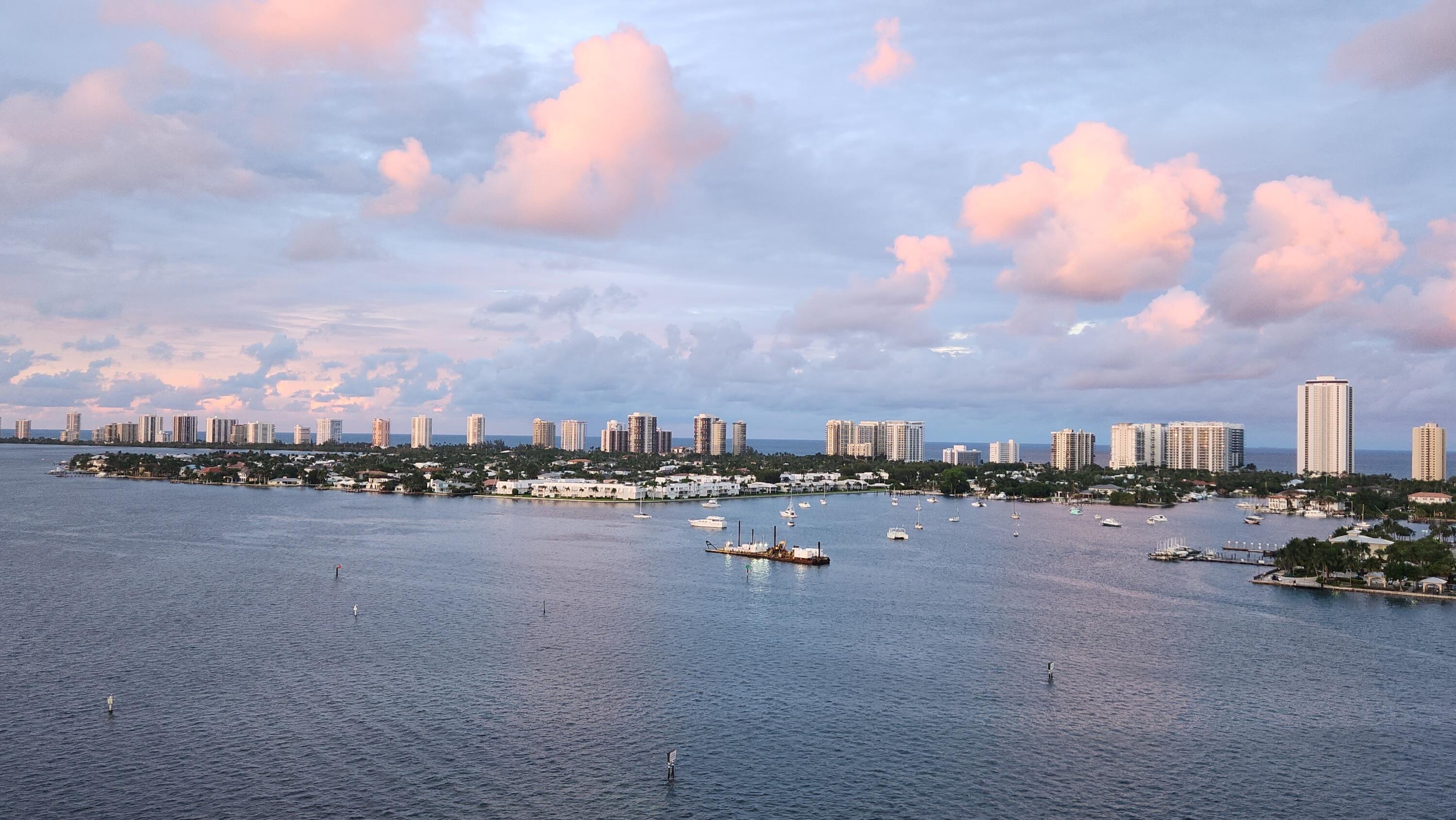 2640 Lake Shr Dr #1210 Riviera Beach, FL 33404