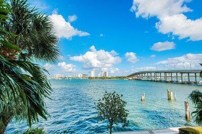 2640 Lake Shr Dr #1210 Riviera Beach, FL 33404