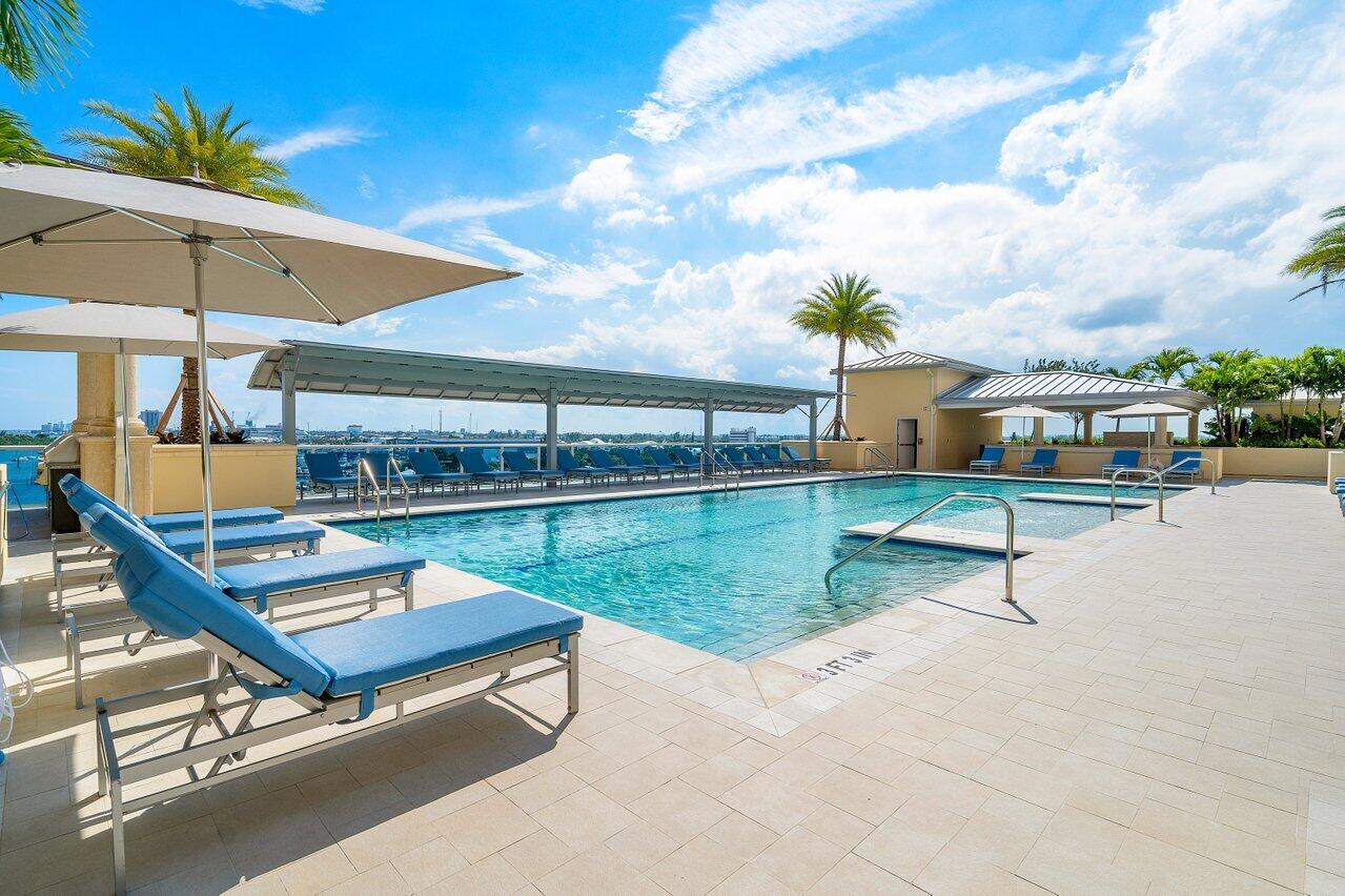 2640 Lake Shr Dr #1210 Riviera Beach, FL 33404