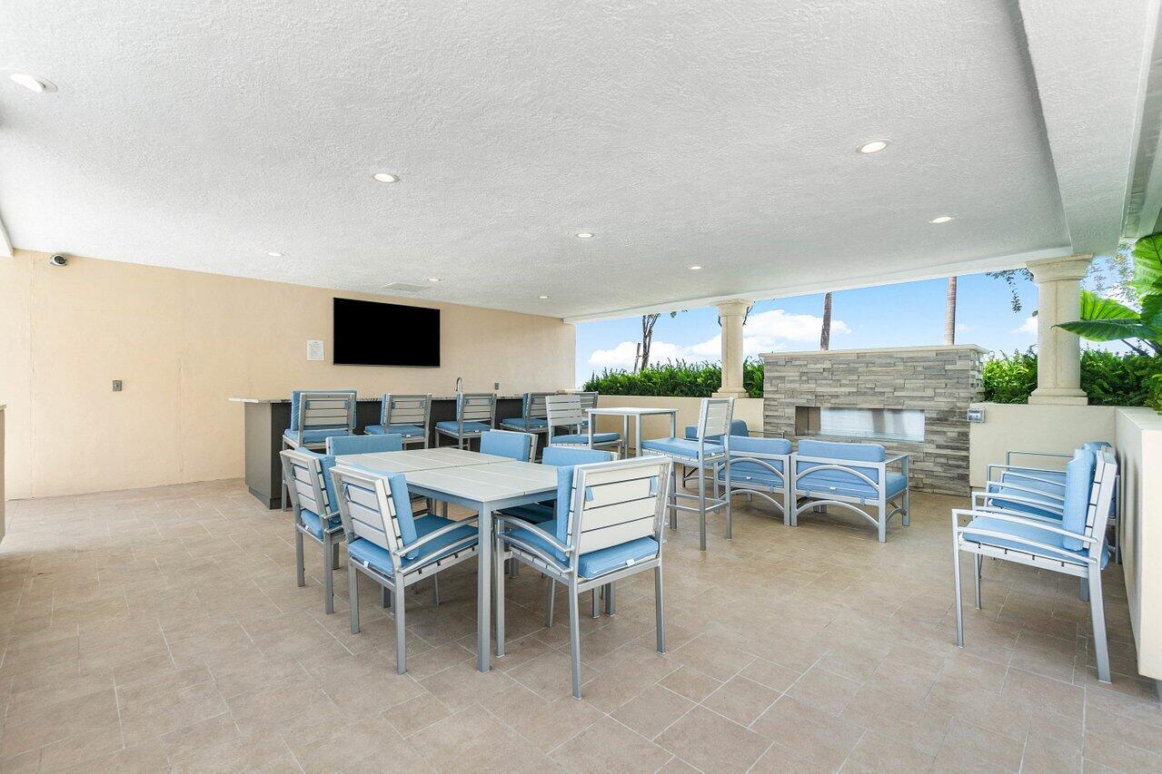 2640 Lake Shr Dr #1210 Riviera Beach, FL 33404