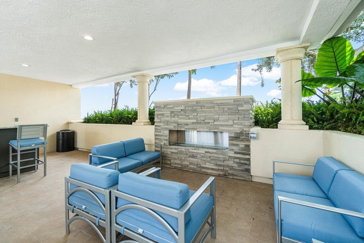 2640 Lake Shr Dr #1210 Riviera Beach, FL 33404