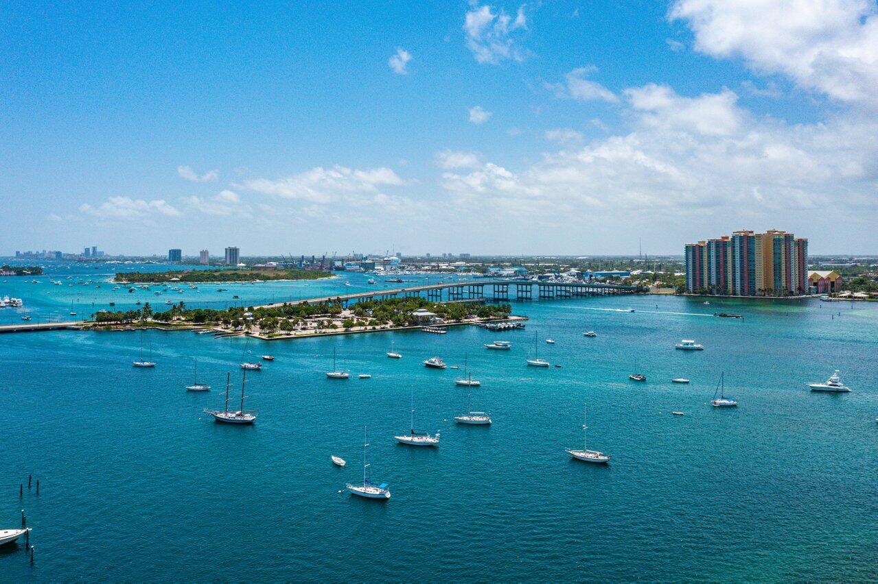 2640 Lake Shr Dr #1210 Riviera Beach, FL 33404