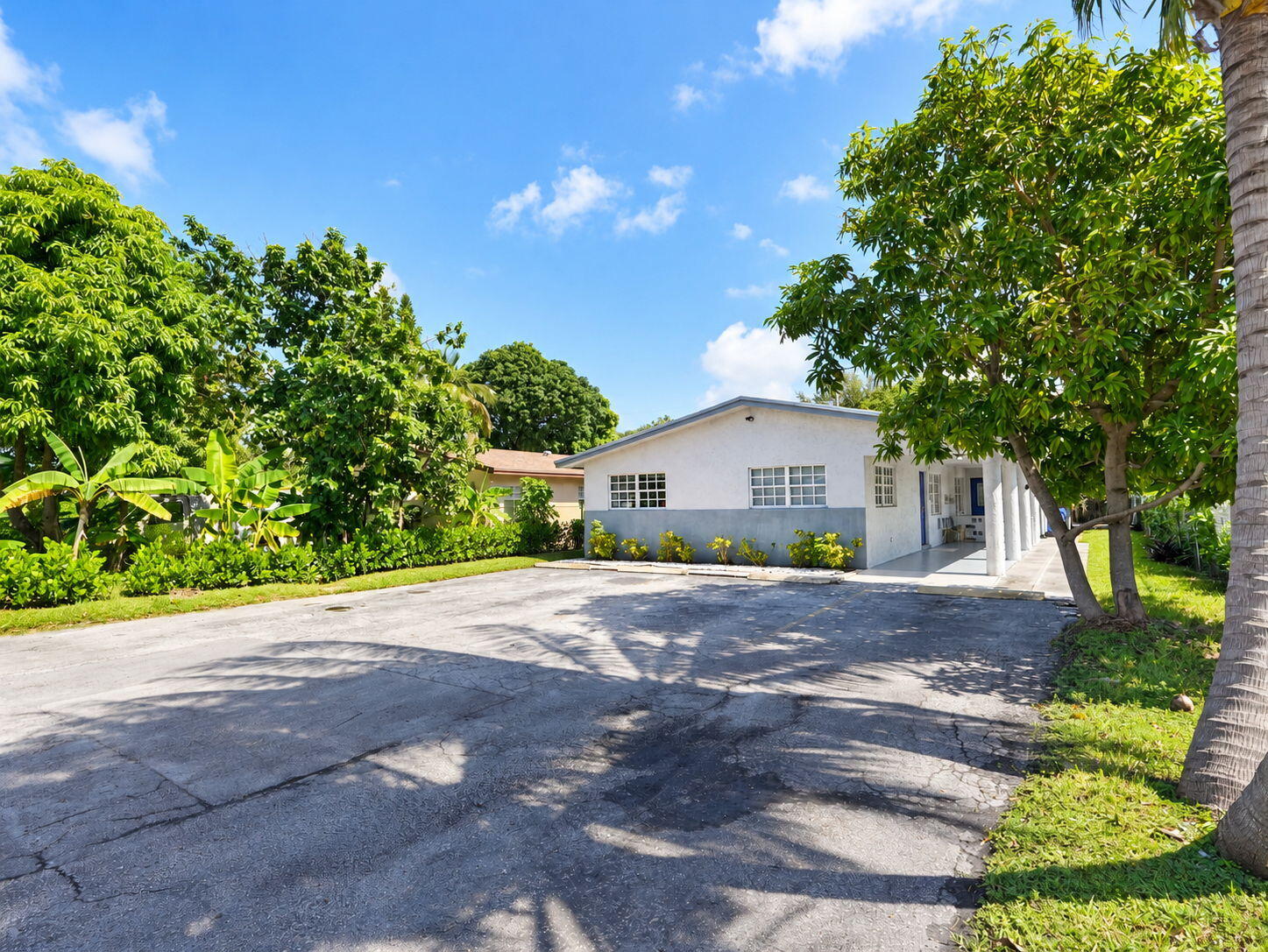 904 NE 10th Ave Pompano Beach, FL 33060