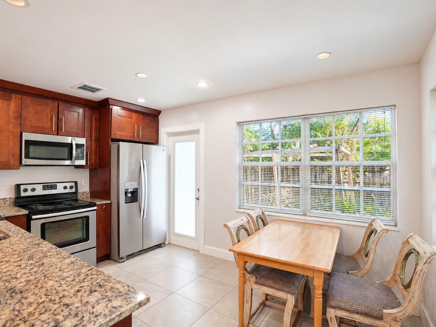 904 NE 10th Ave Pompano Beach, FL 33060