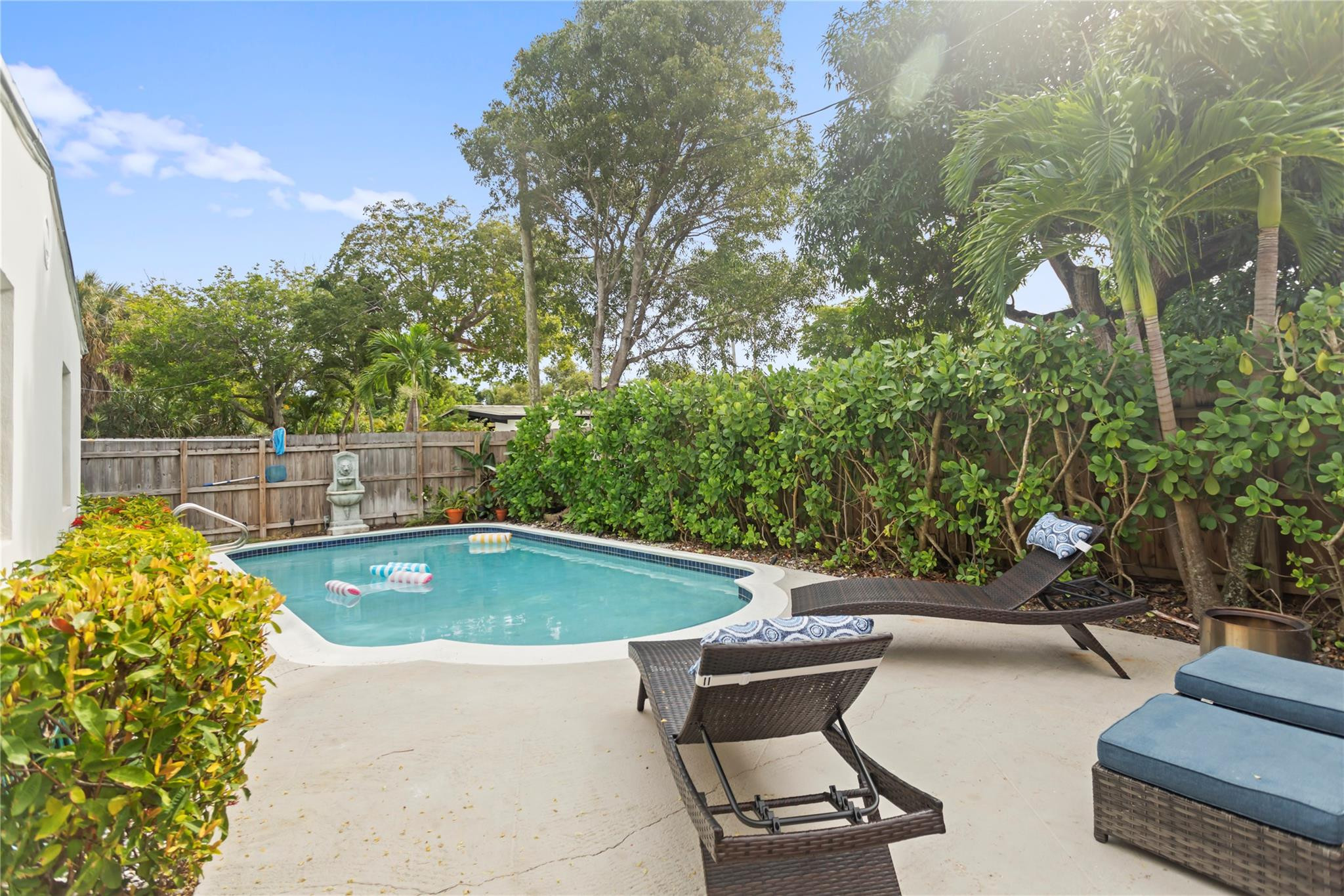 1736 NE 18th St Fort Lauderdale, FL 33305