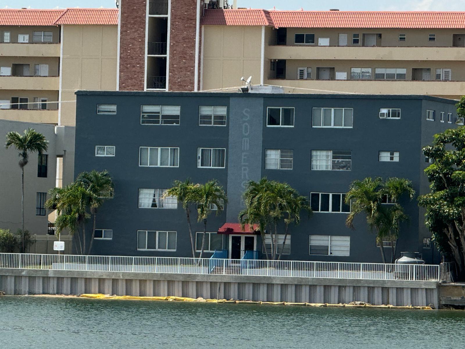 1060 Crystal Lk Dr #401,Deerfield Beach, FL 33064