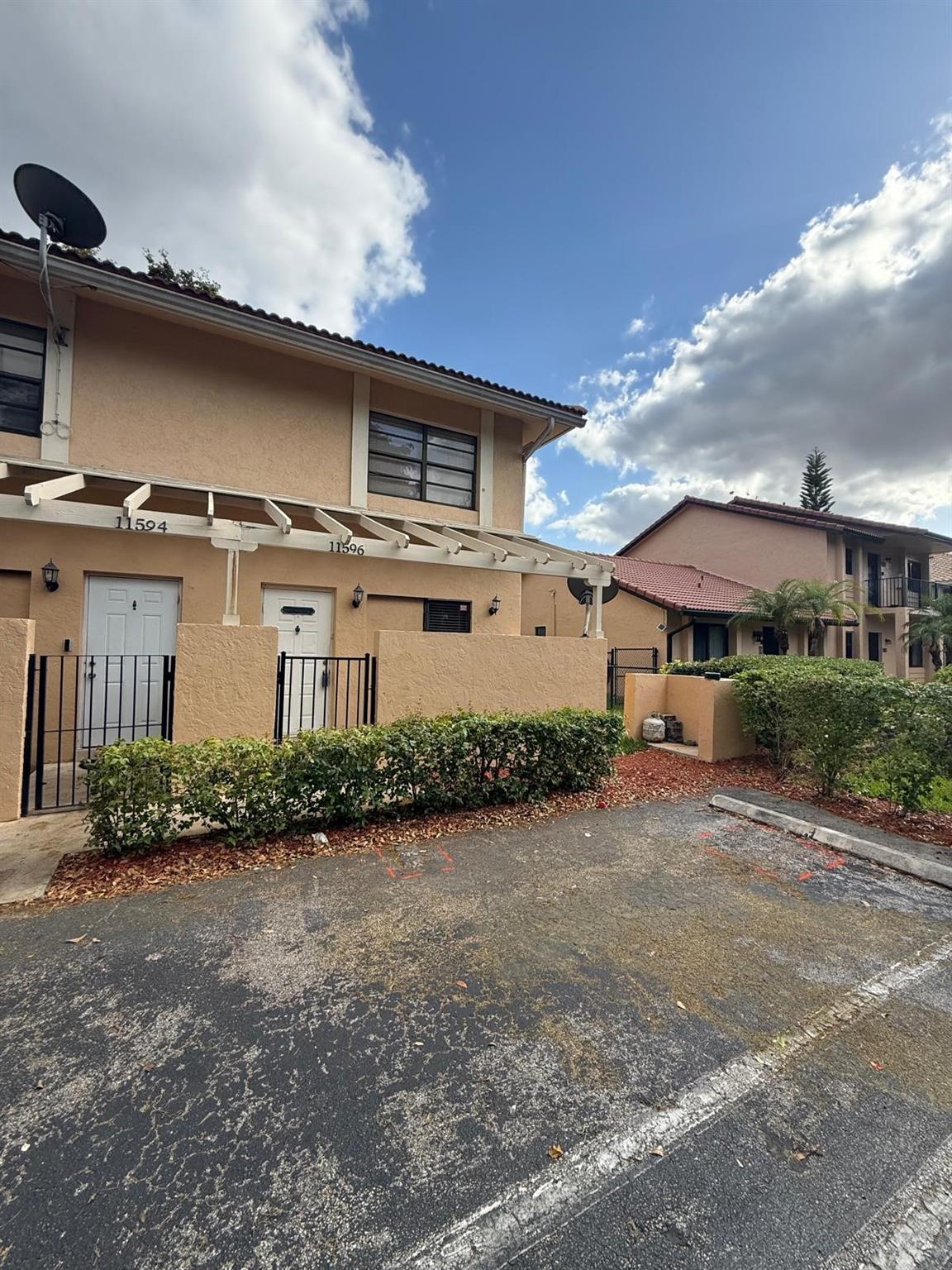 11596 NW 45th St