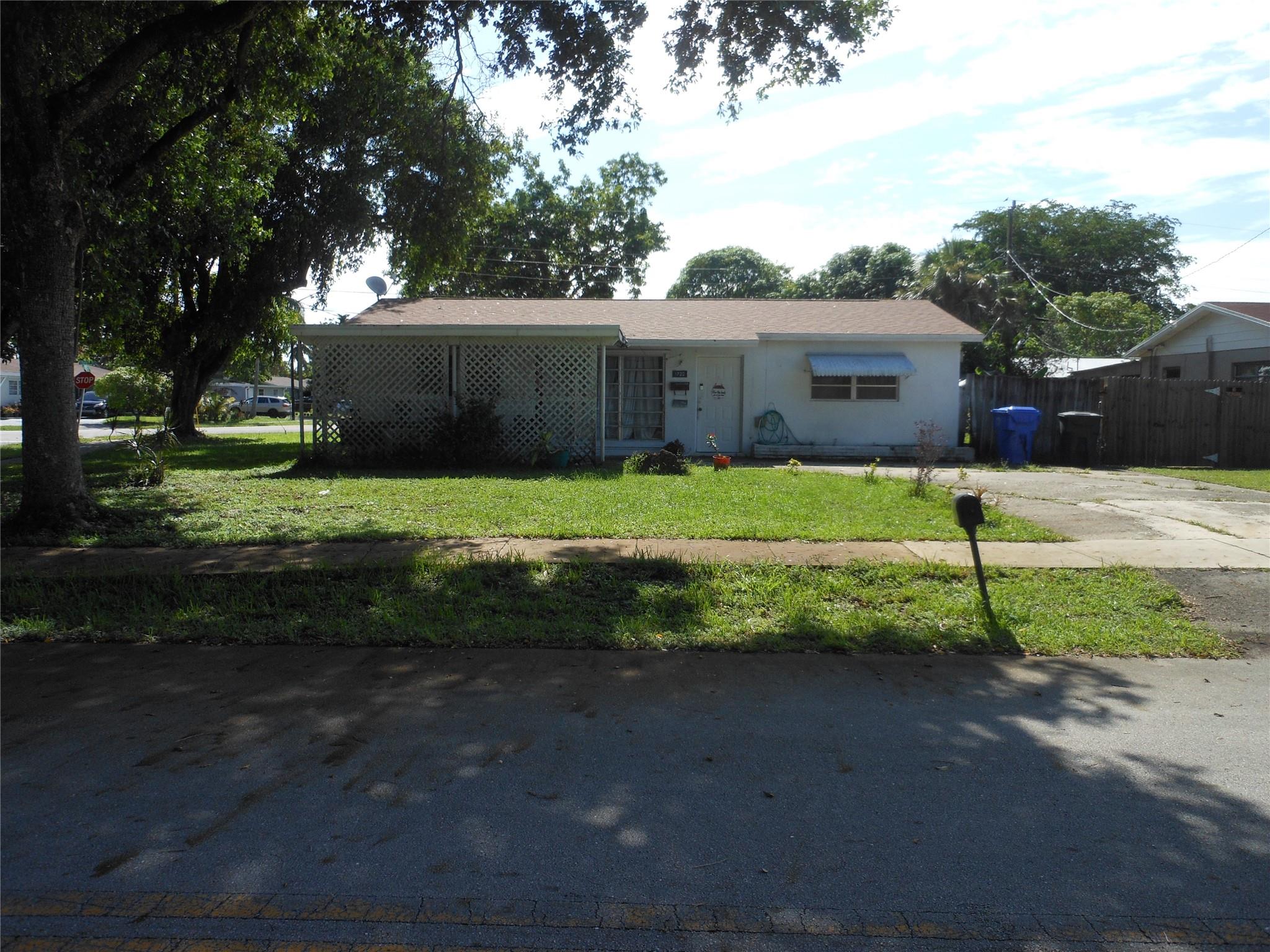 1700 SW 69th Ter