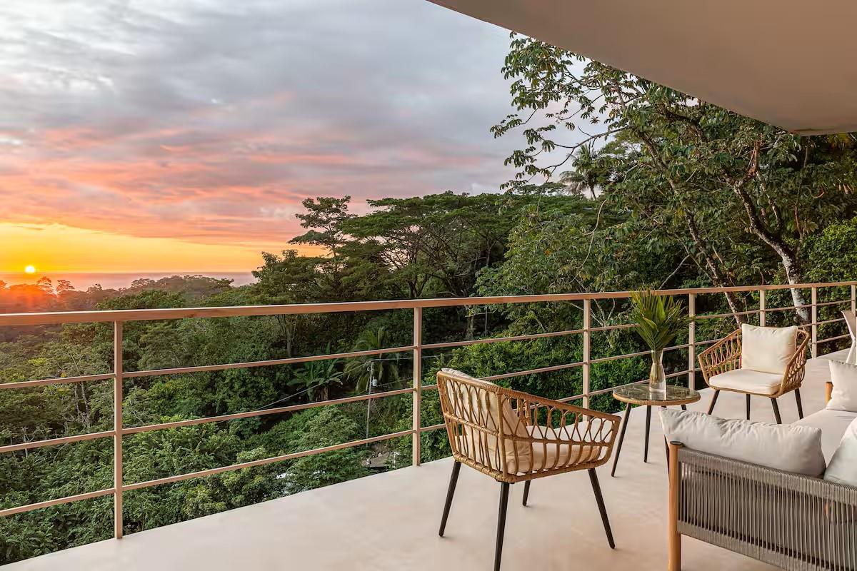 110 Playa Hermosa
