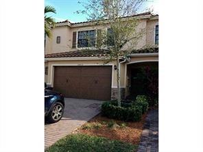 10810 NW 74th Dr