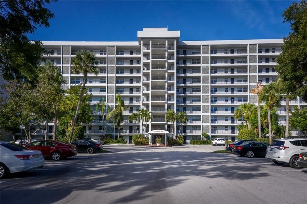 4015 W Palm Aire Dr #702