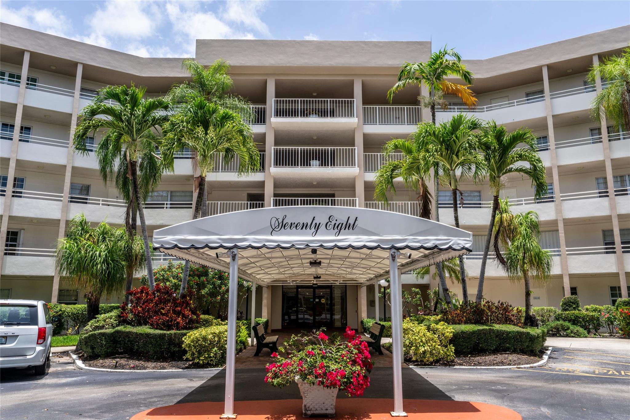 3960 Oaks Clubhouse Dr #312