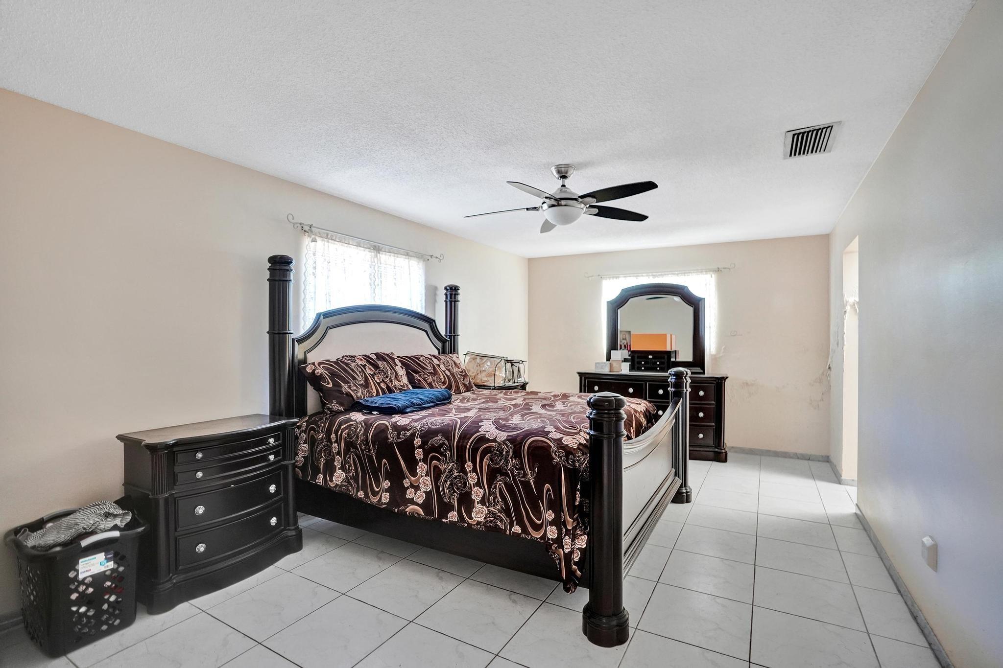 6641 NW 22nd St Margate, FL 33063