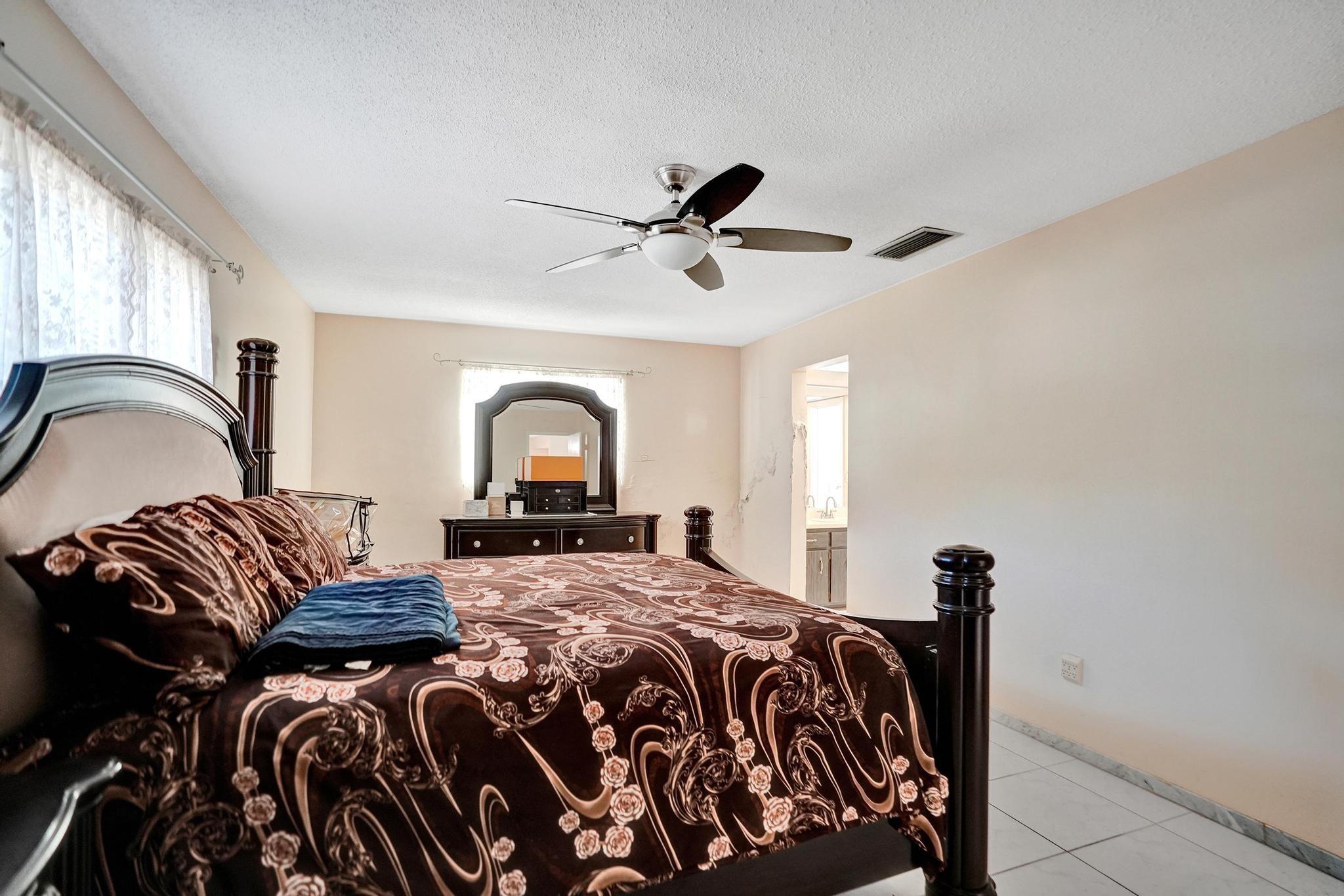 6641 NW 22nd St Margate, FL 33063