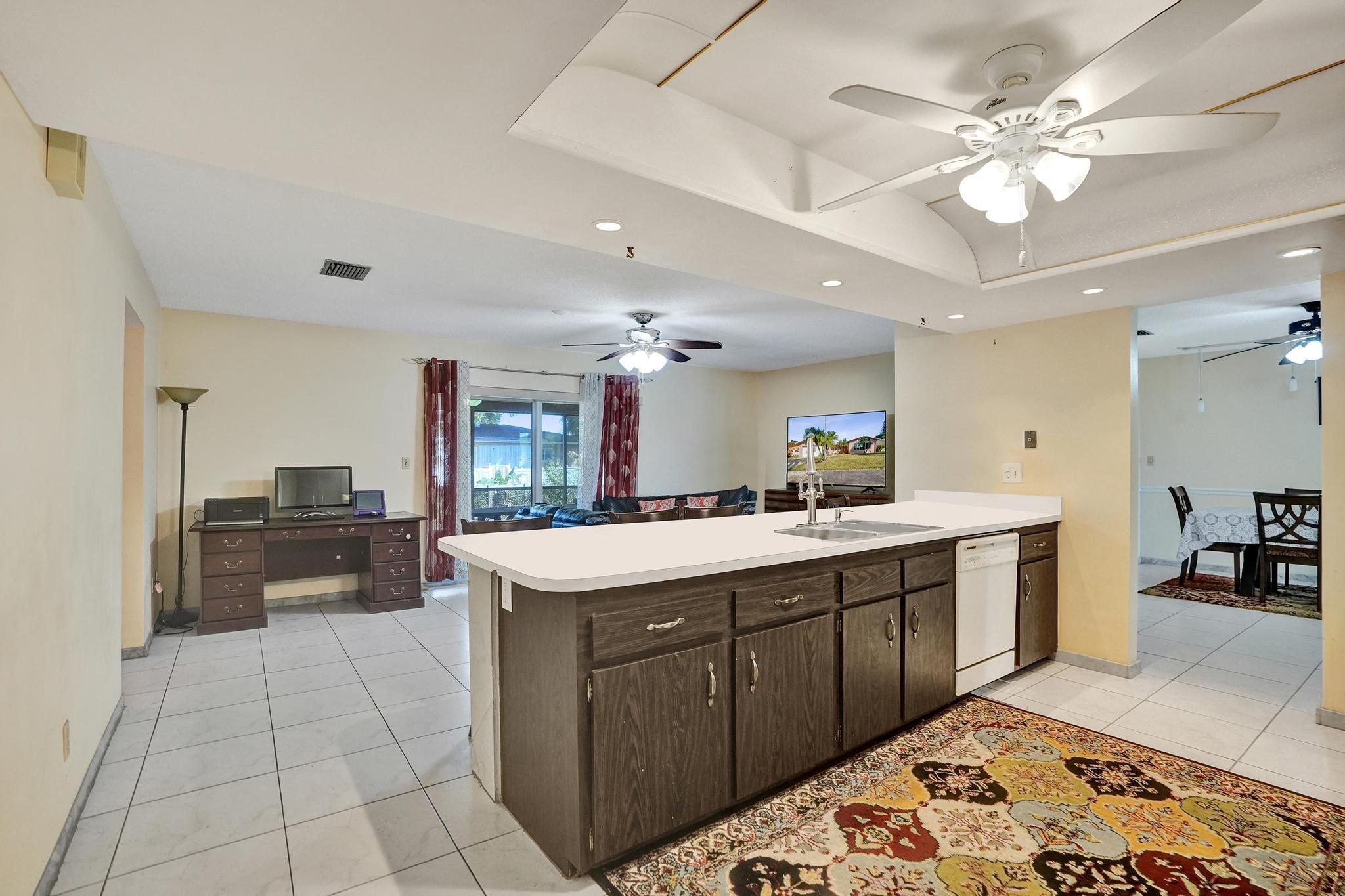 6641 NW 22nd St Margate, FL 33063