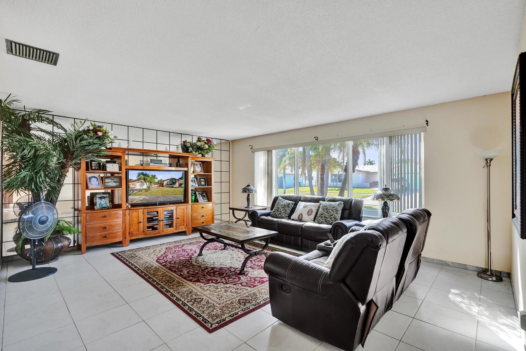 6641 NW 22nd St Margate, FL 33063