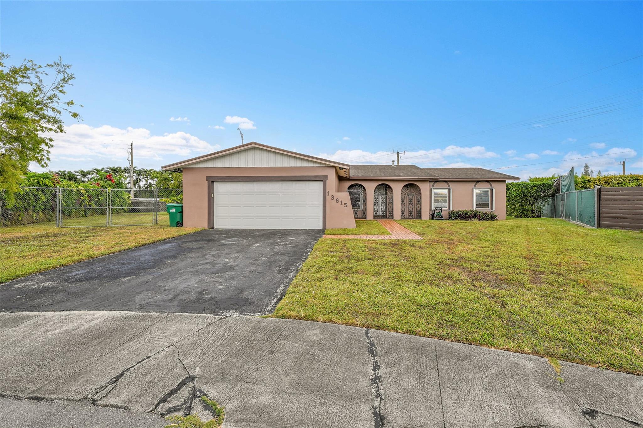 13615 SW 72nd Ter Miami, FL 33183