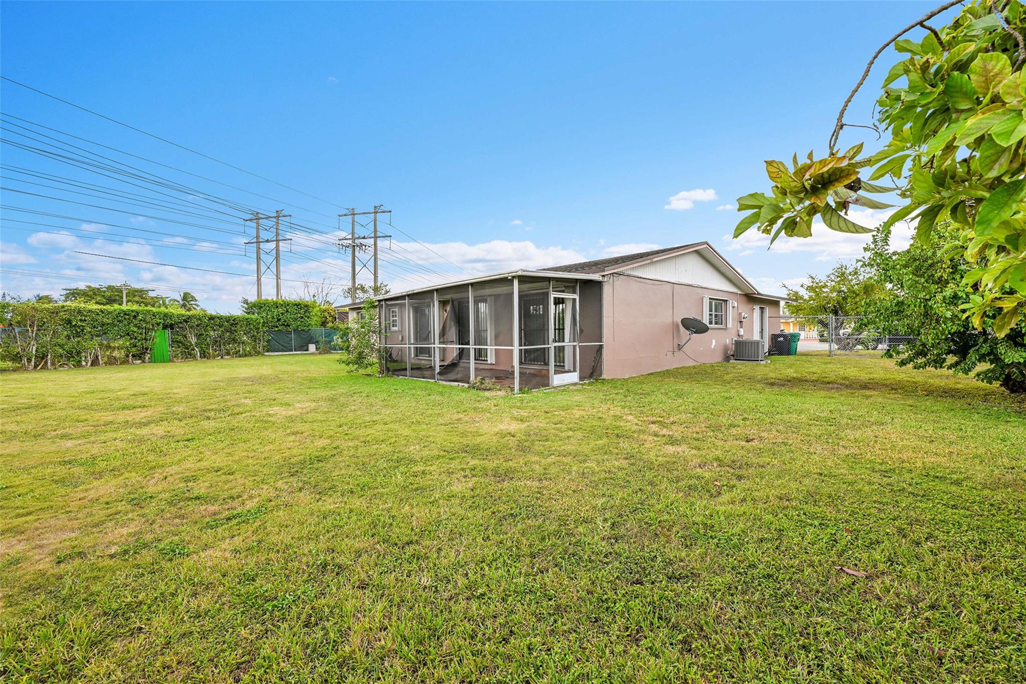 13615 SW 72nd Ter Miami, FL 33183