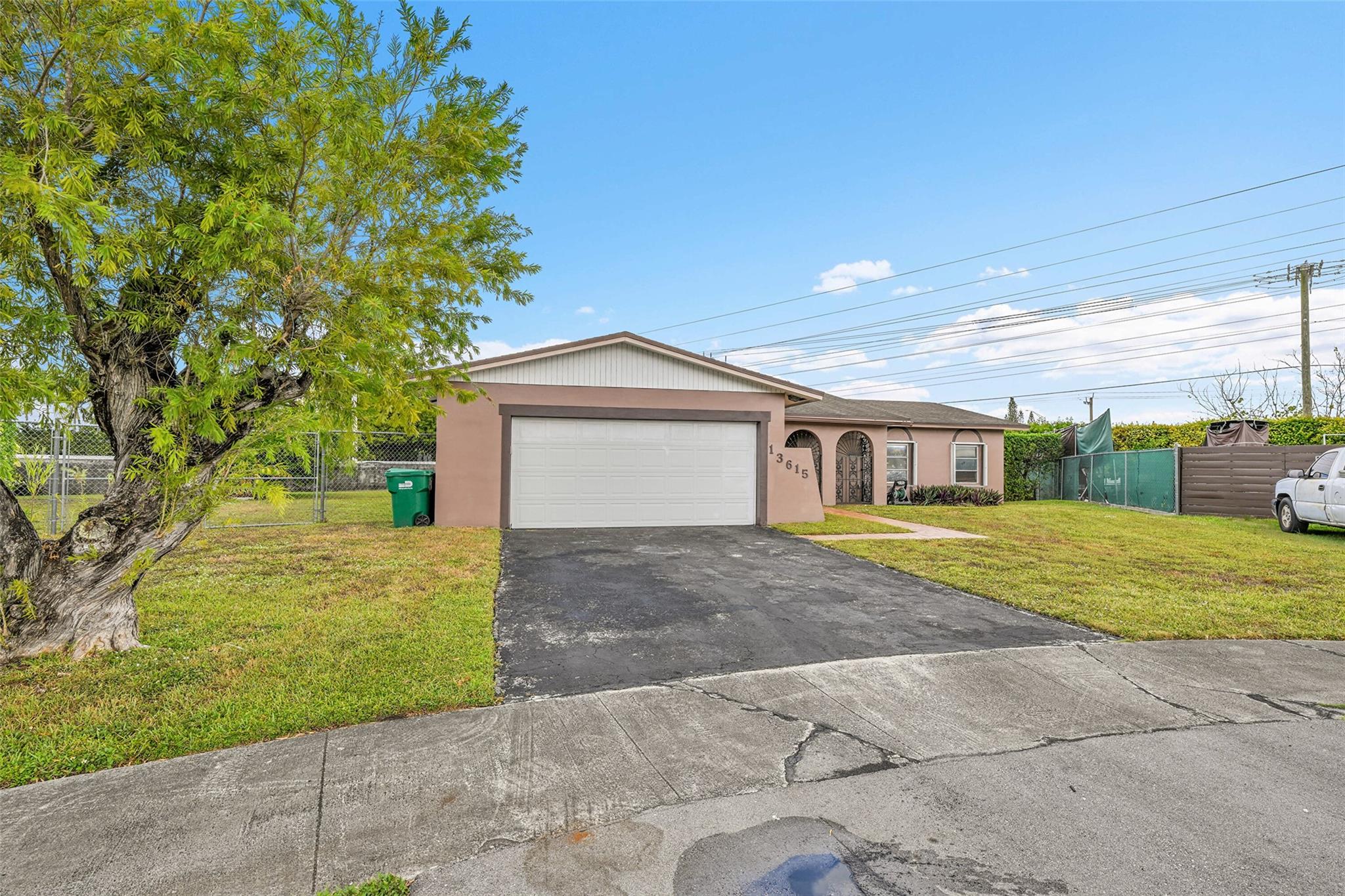 13615 SW 72nd Ter Miami, FL 33183