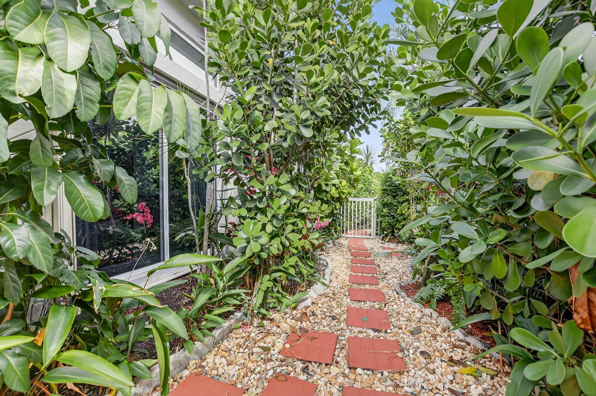 6584 Hampton Cir Boca Raton, FL 33496