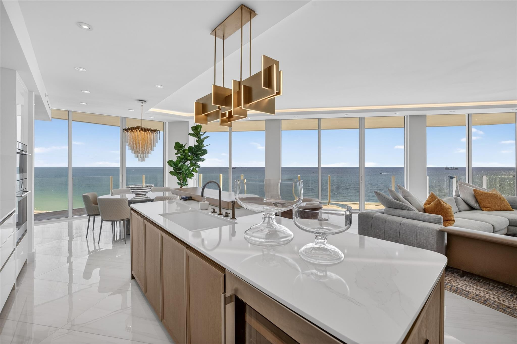 525 N Fort Lauderdale Bch #901 Fort Lauderdale, FL 33304