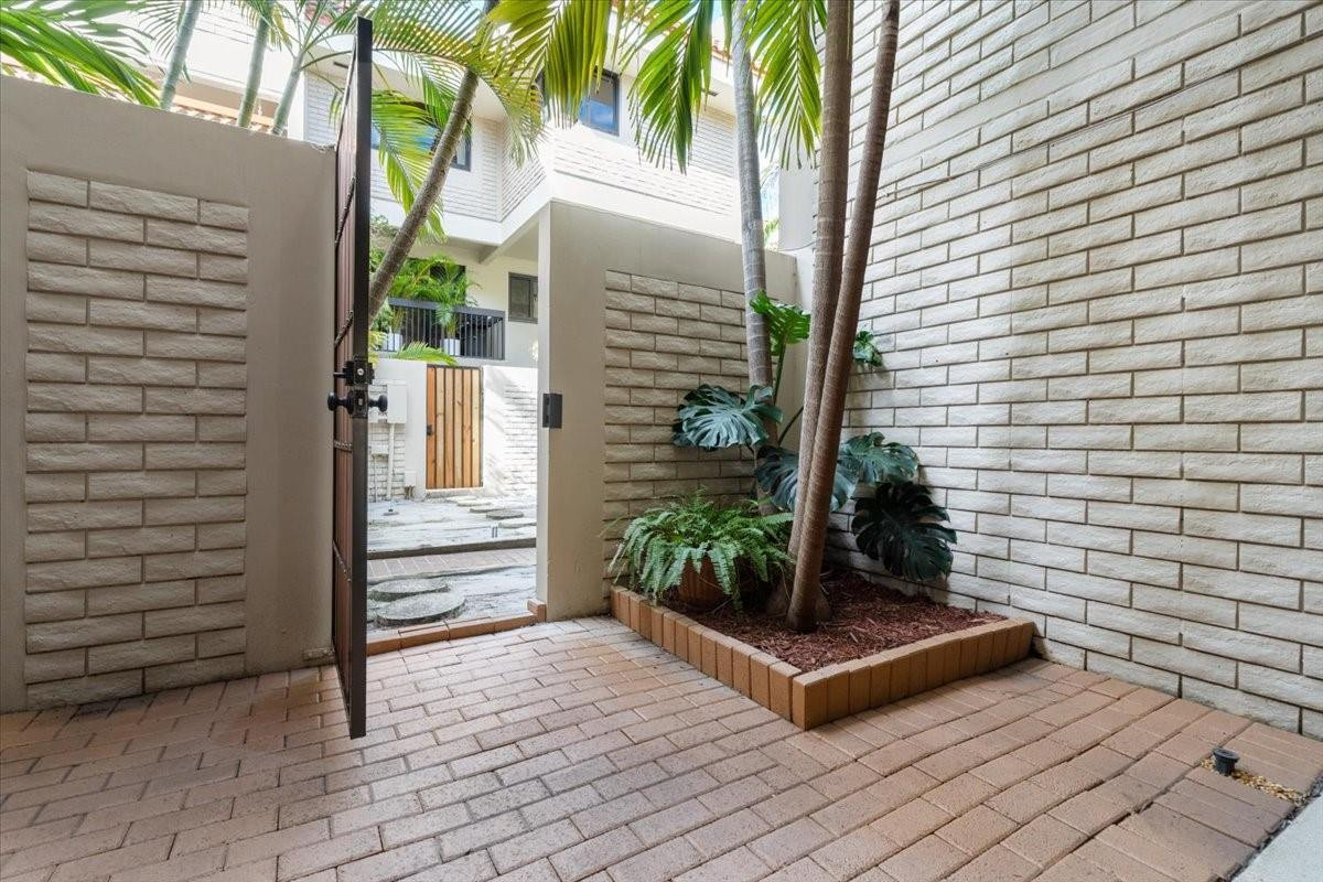 1401 NE 9th #65 Fort Lauderdale, FL 33304