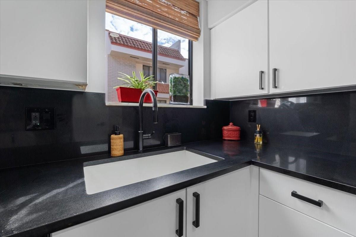 1401 NE 9th #65 Fort Lauderdale, FL 33304