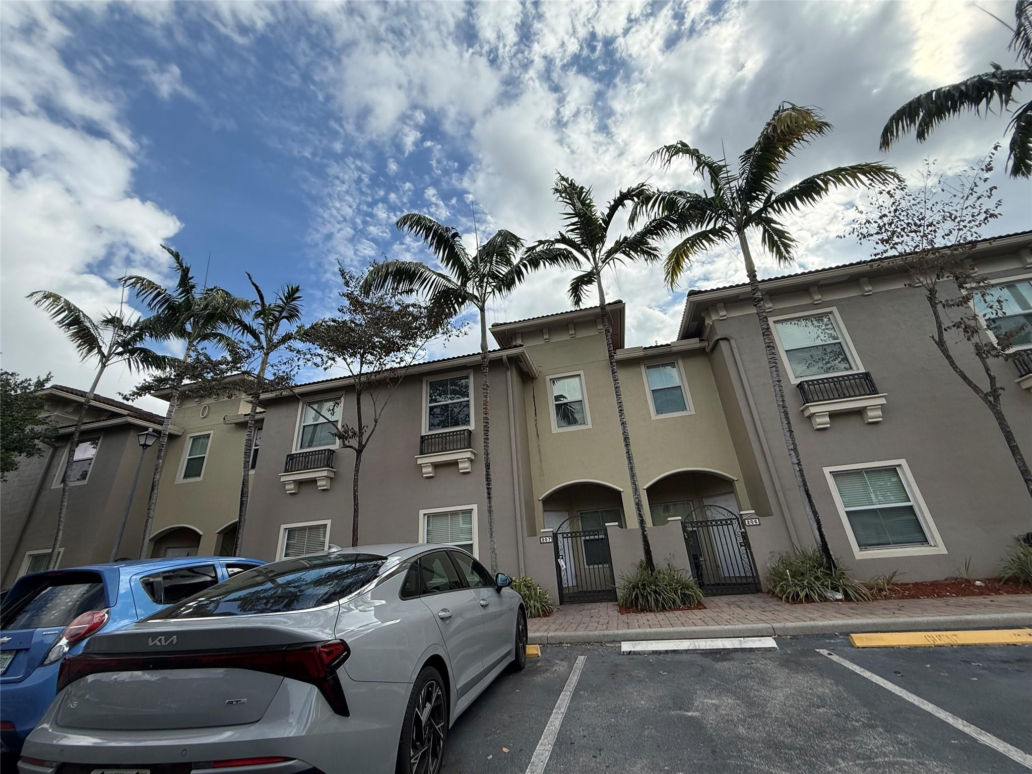 2851 W Prospect #207