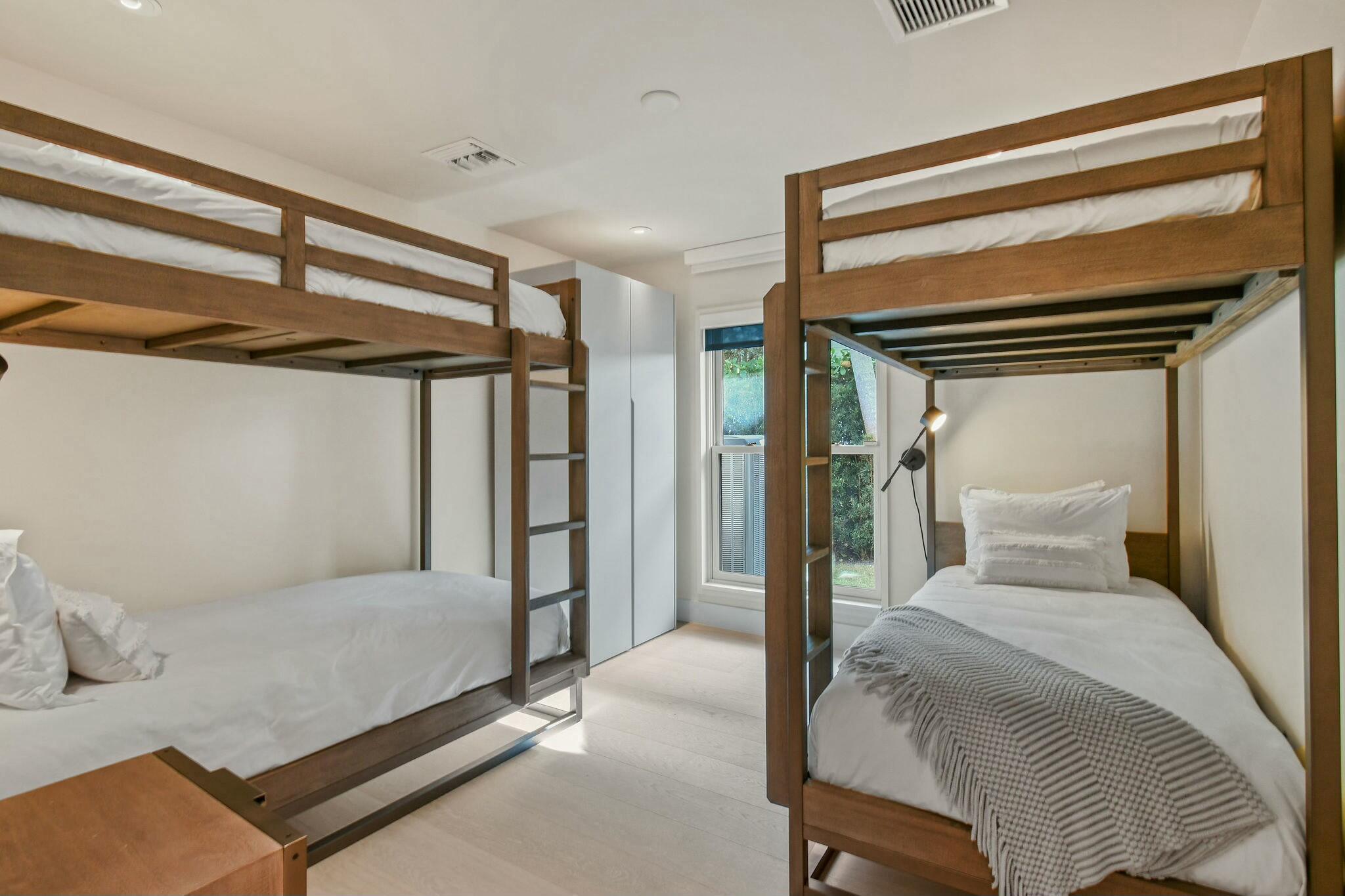 170 Beacon Ln Jupiter Inlet Colony, FL 33469