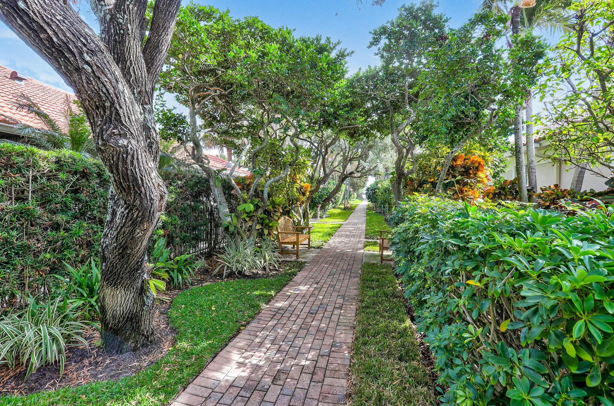 170 Beacon Ln Jupiter Inlet Colony, FL 33469