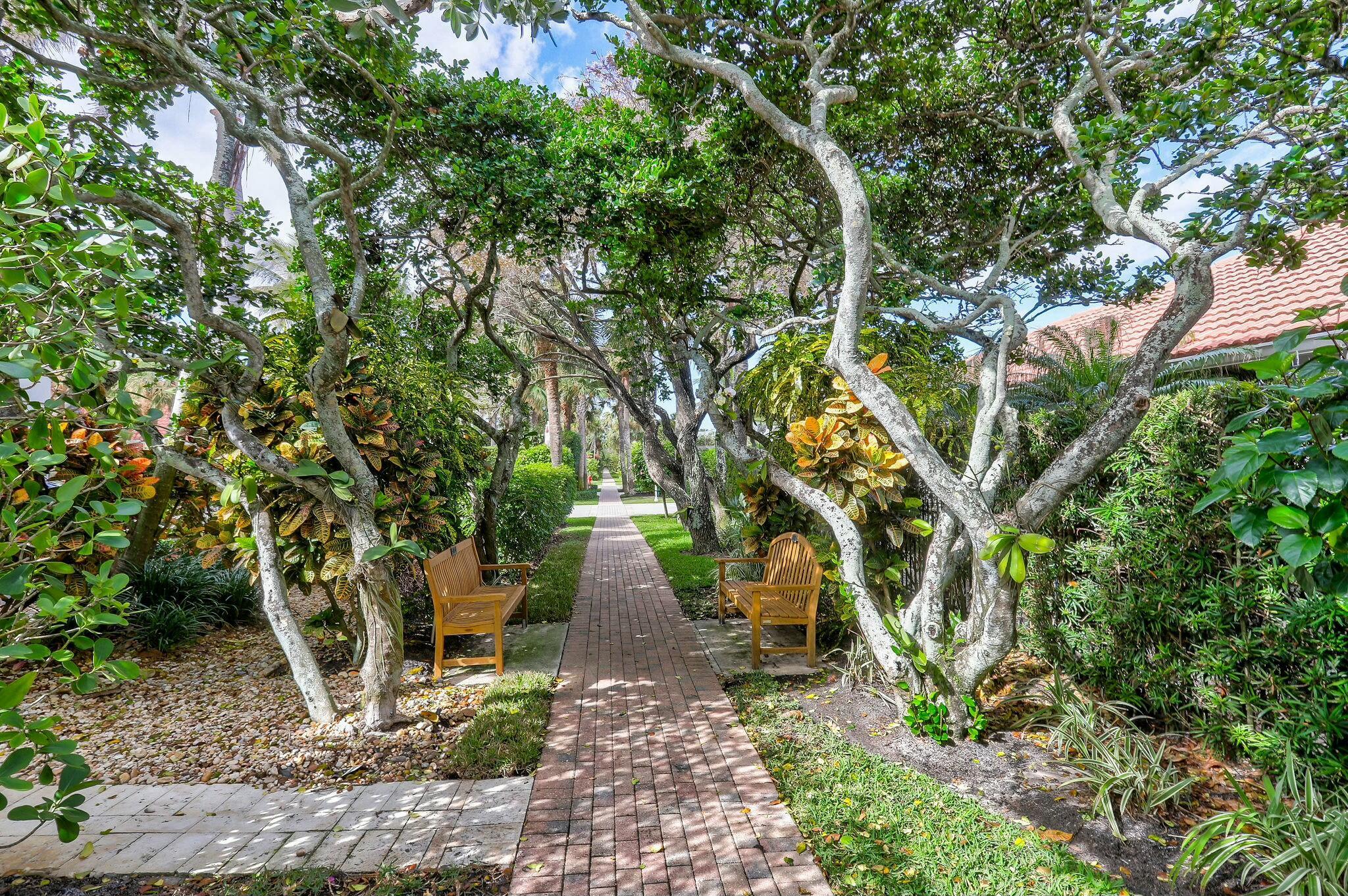 170 Beacon Ln Jupiter Inlet Colony, FL 33469