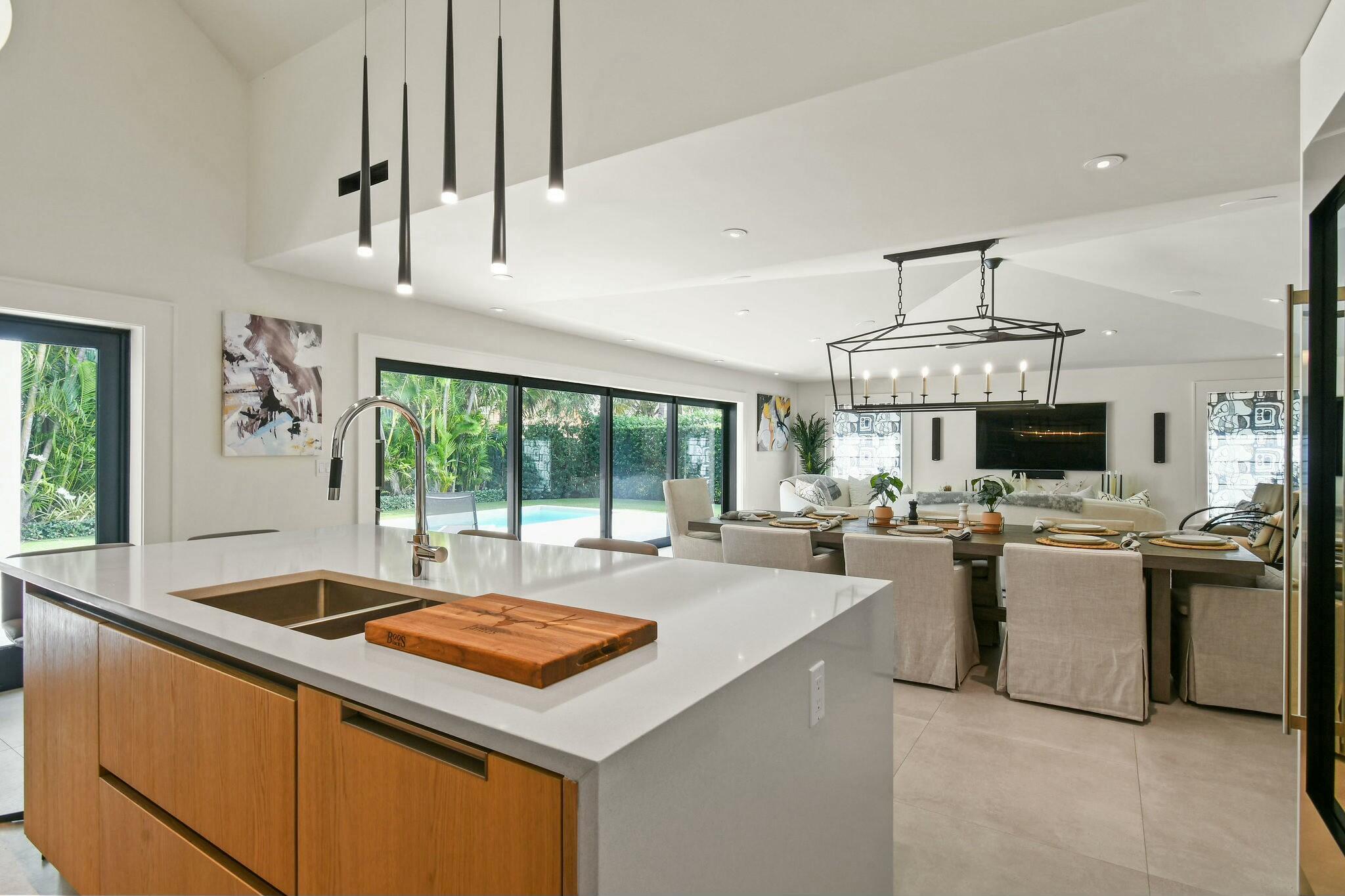 170 Beacon Ln Jupiter Inlet Colony, FL 33469