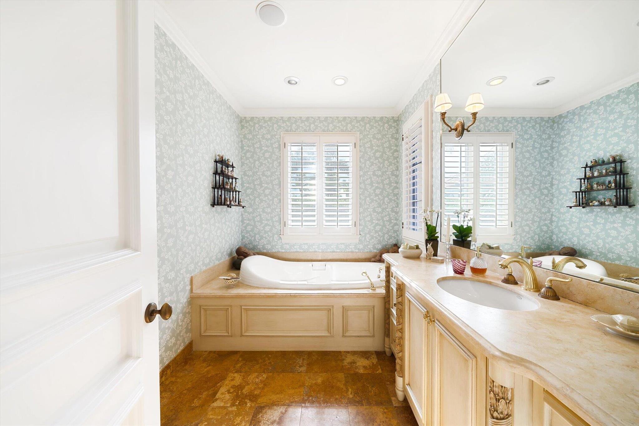 223 Coral Ln,Palm Beach, FL 33480