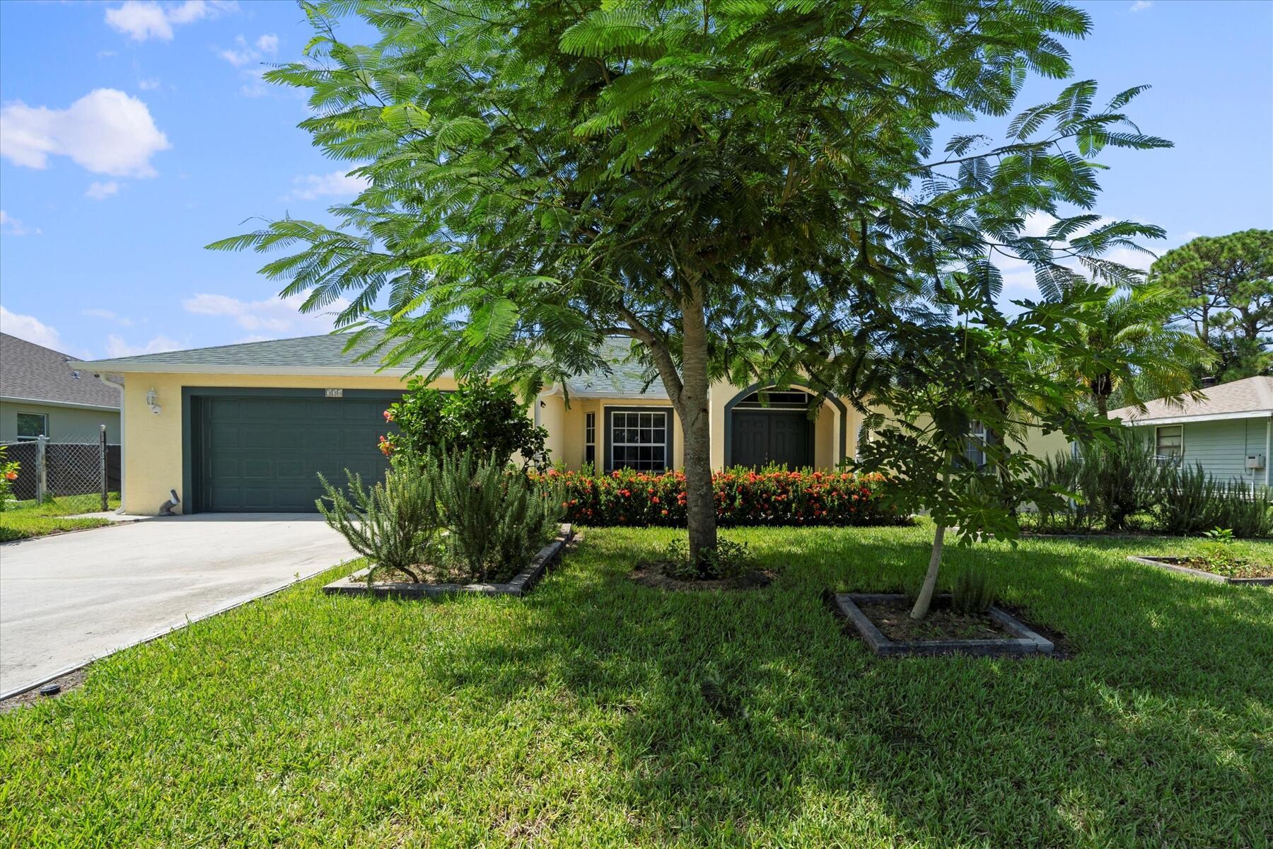 324 NE Gladiola Ave