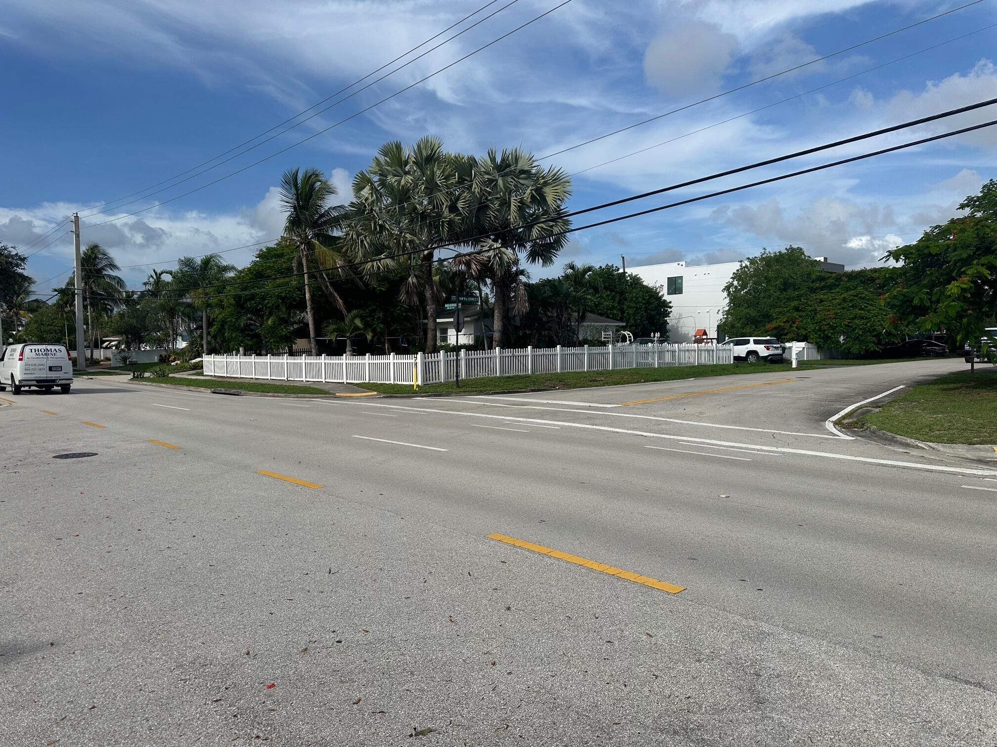 200 NW 9th St