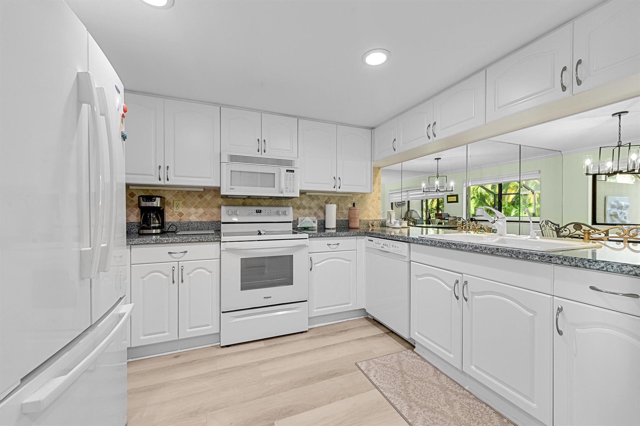 215 Oak Harbour Dr