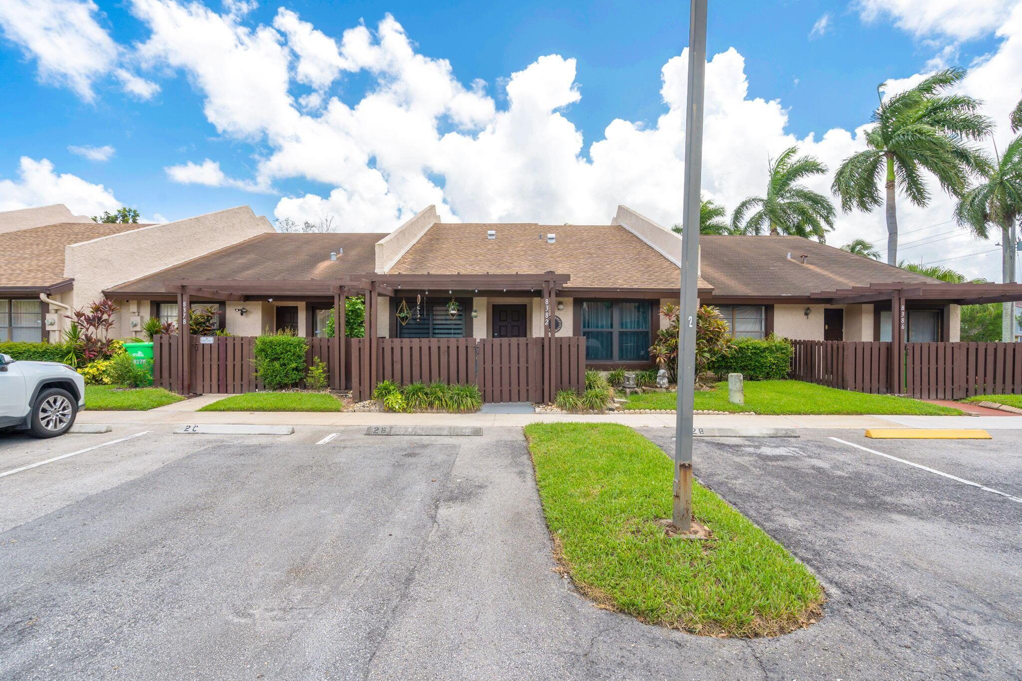 8382 NW 37th St