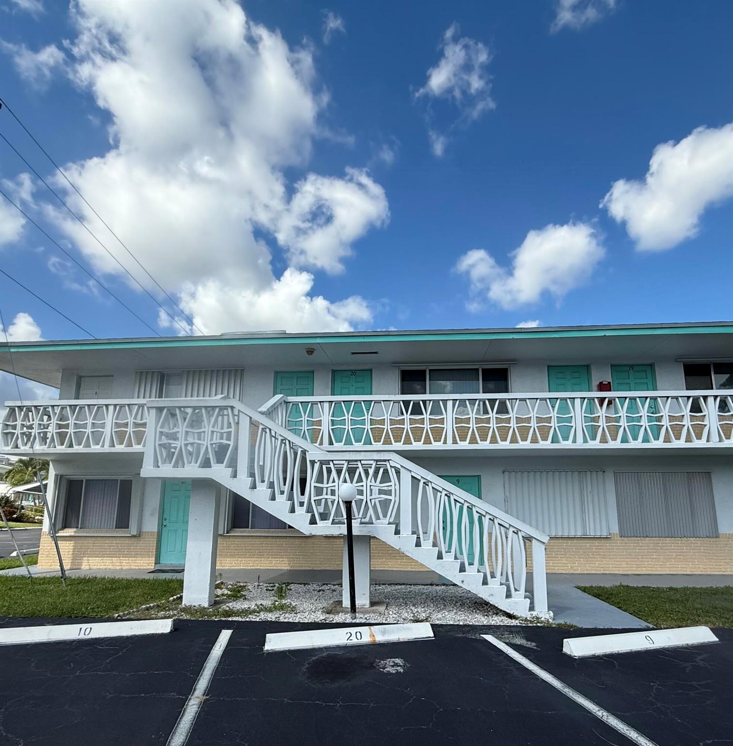 2102 Lake Osborne 20th Dr #20
